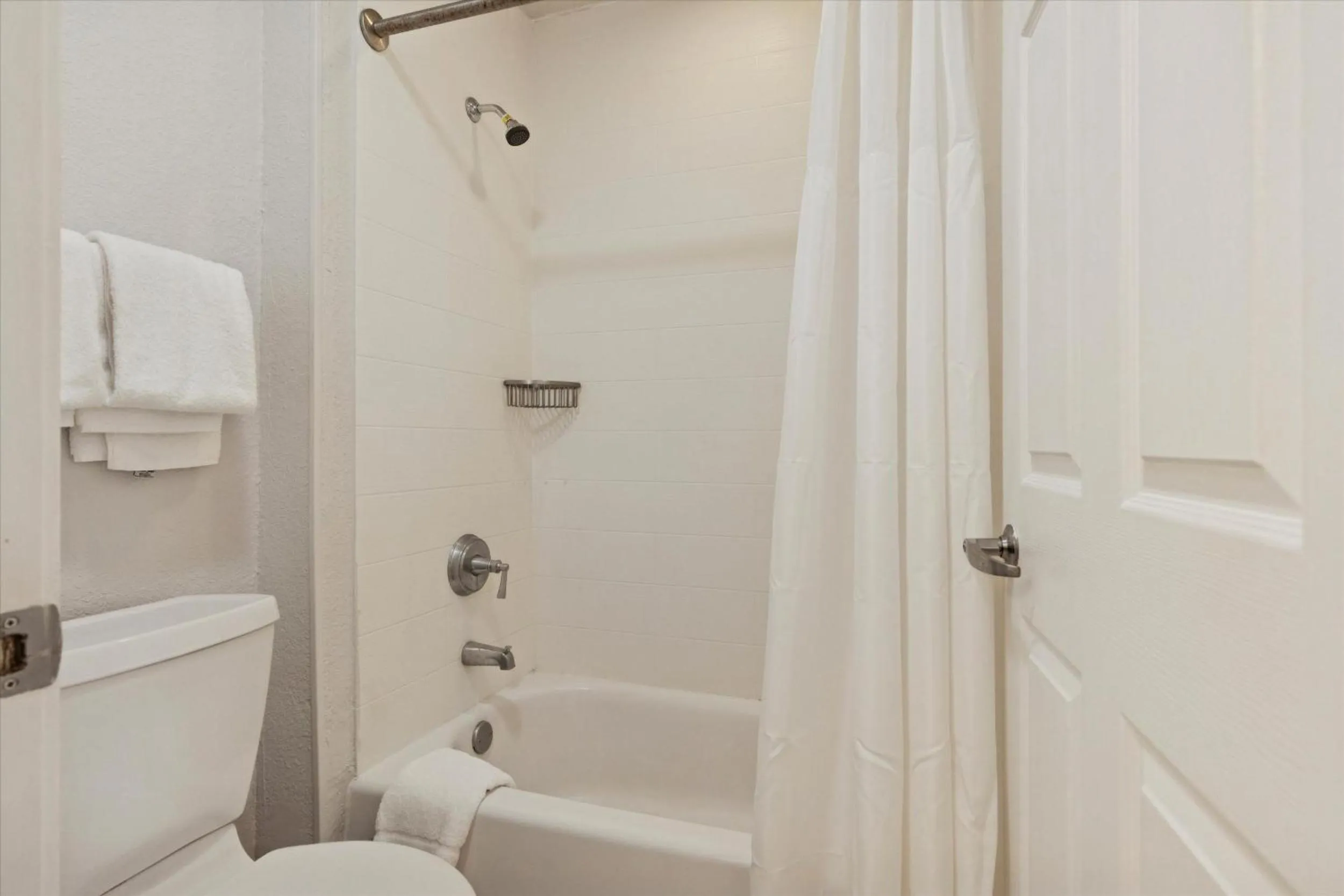 Avia Residences on Lincoln - Extended Stay