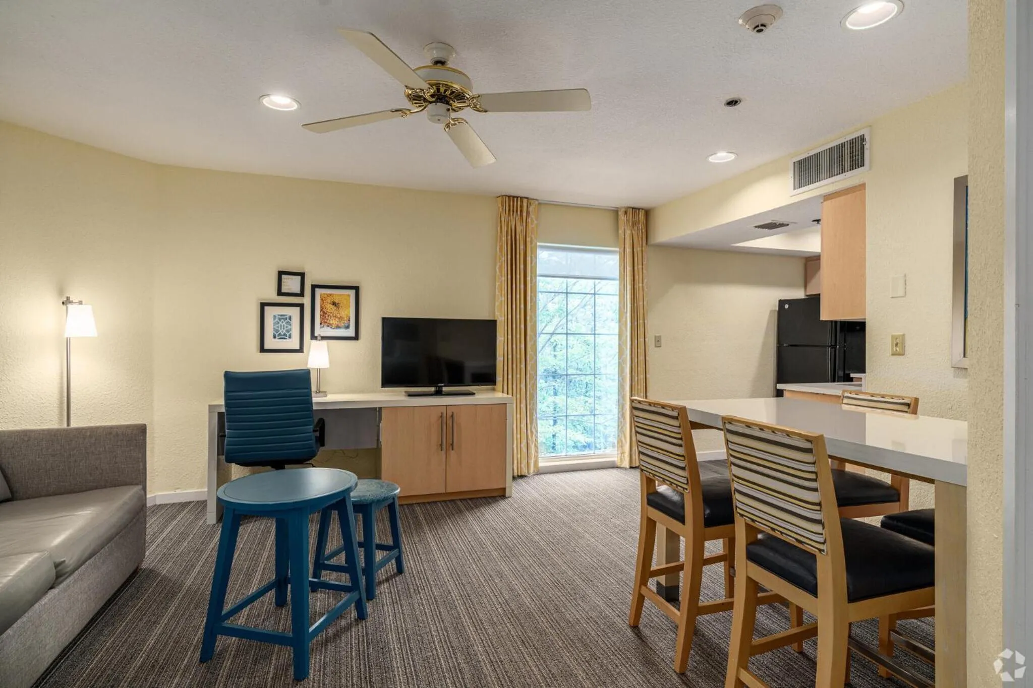 Avia Residences on Lincoln - Extended Stay