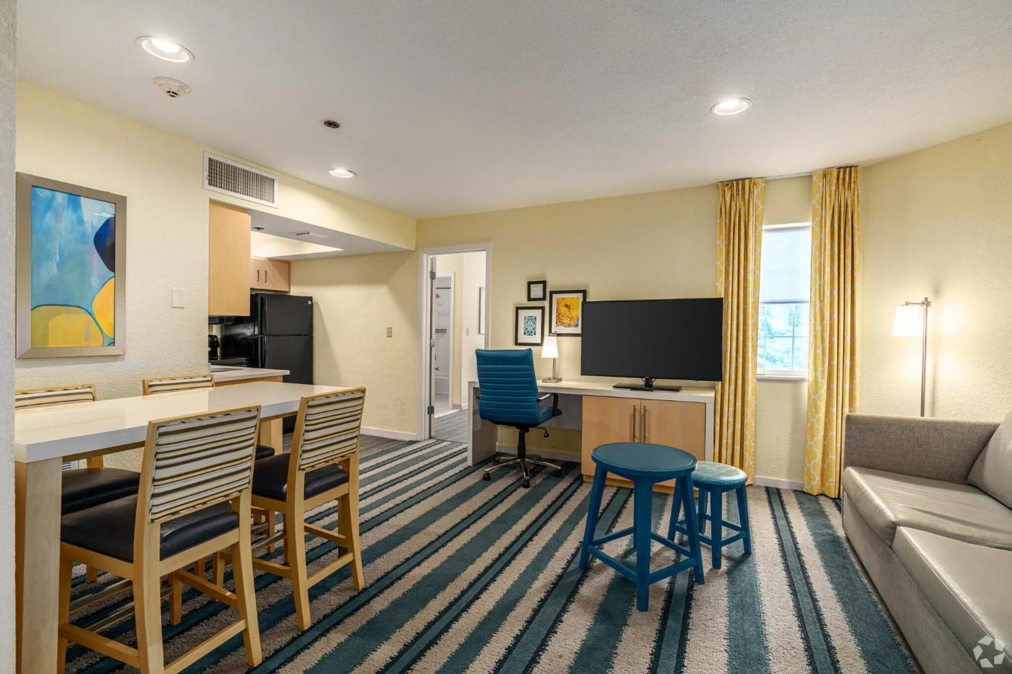 Avia Residences on Lincoln - Extended Stay