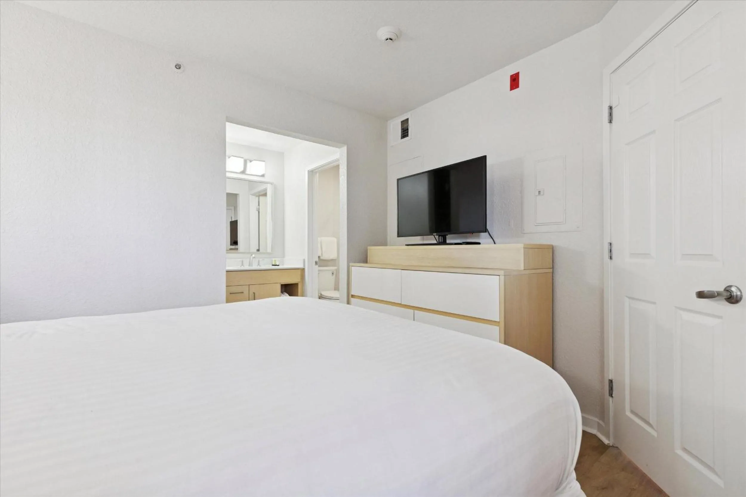 Bed in Avia Residences on Lincoln - Extended Stay