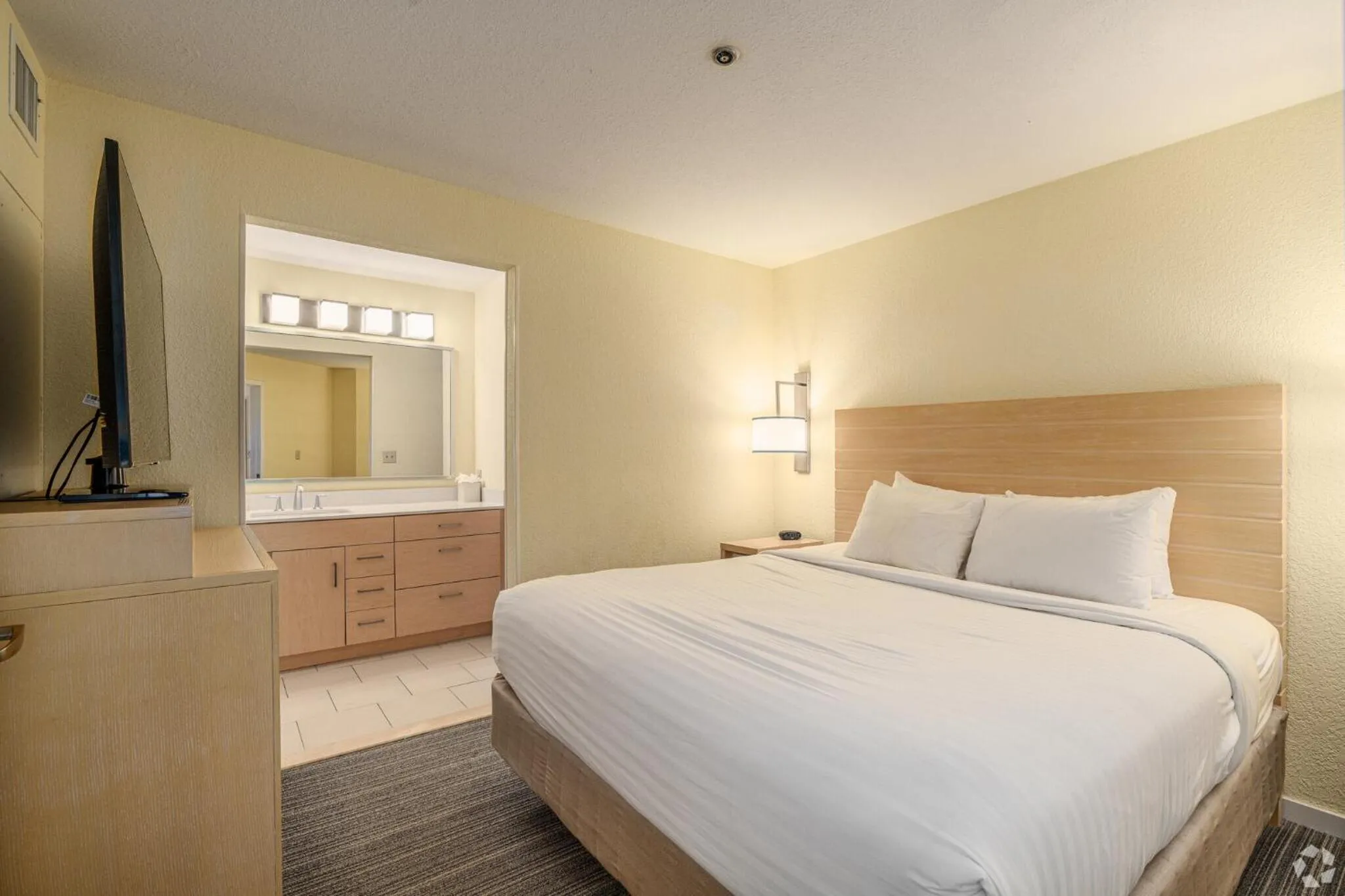 Bed in Avia Residences on Lincoln - Extended Stay