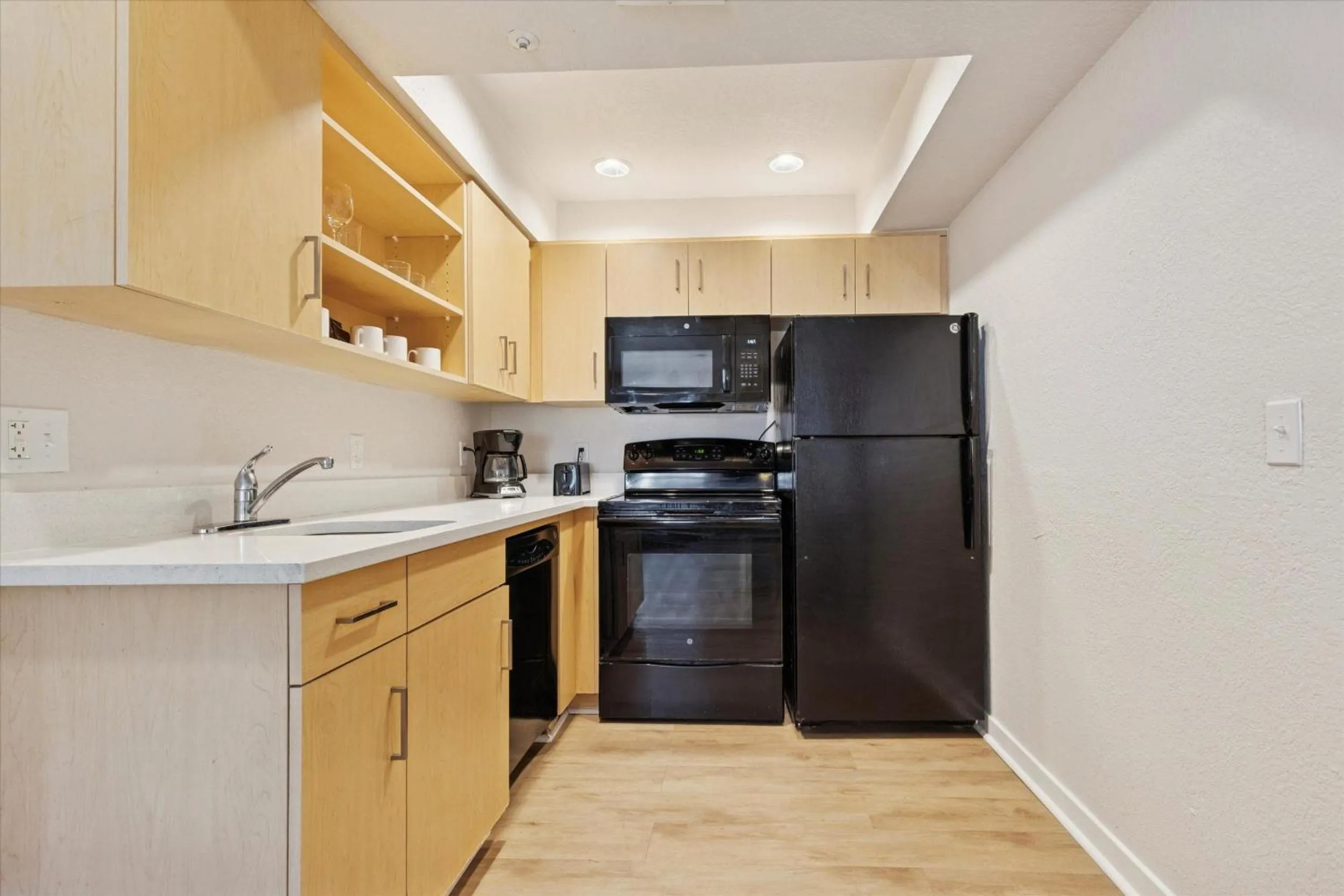 Avia Residences on Lincoln - Extended Stay