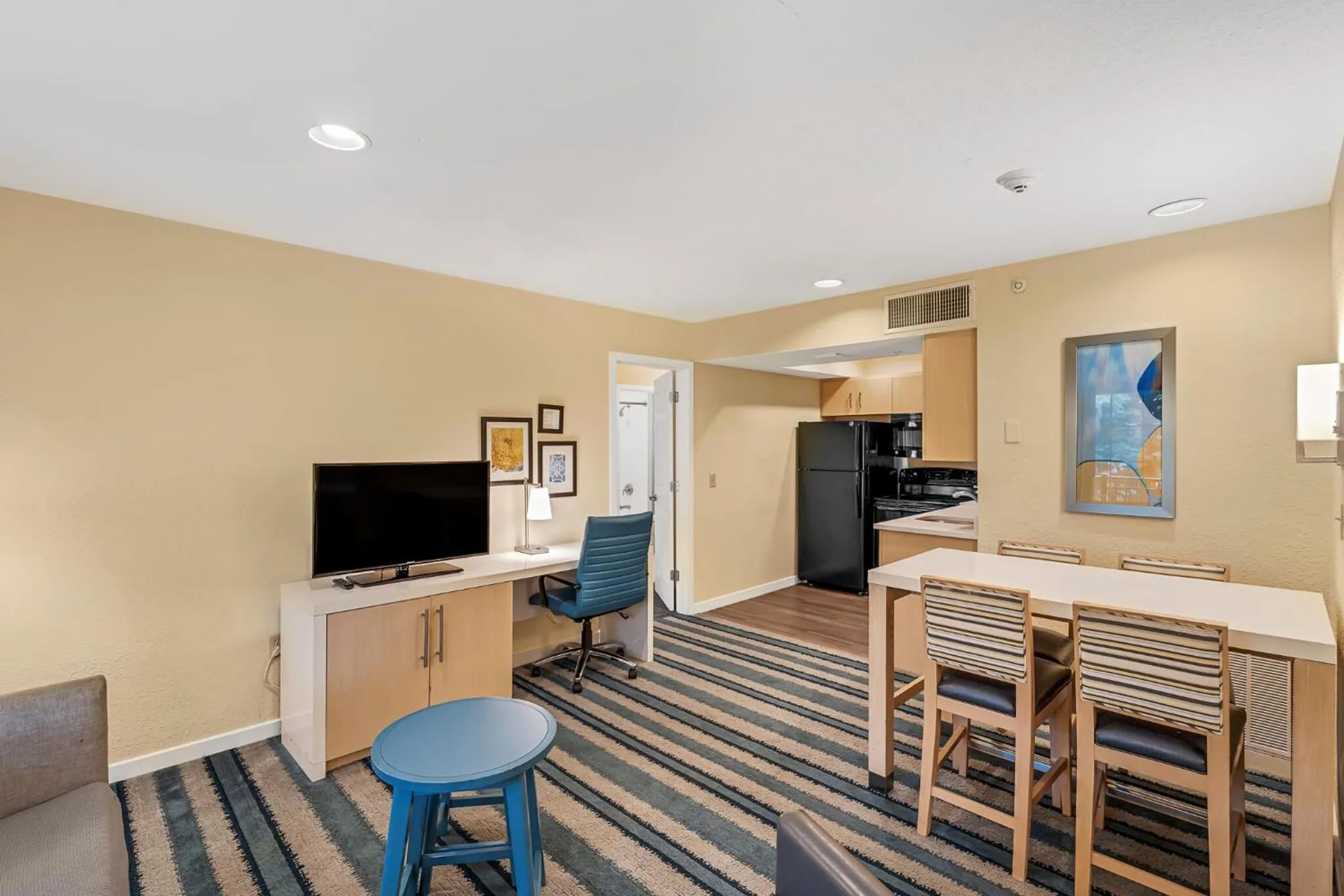 Avia Residences on Lincoln - Extended Stay