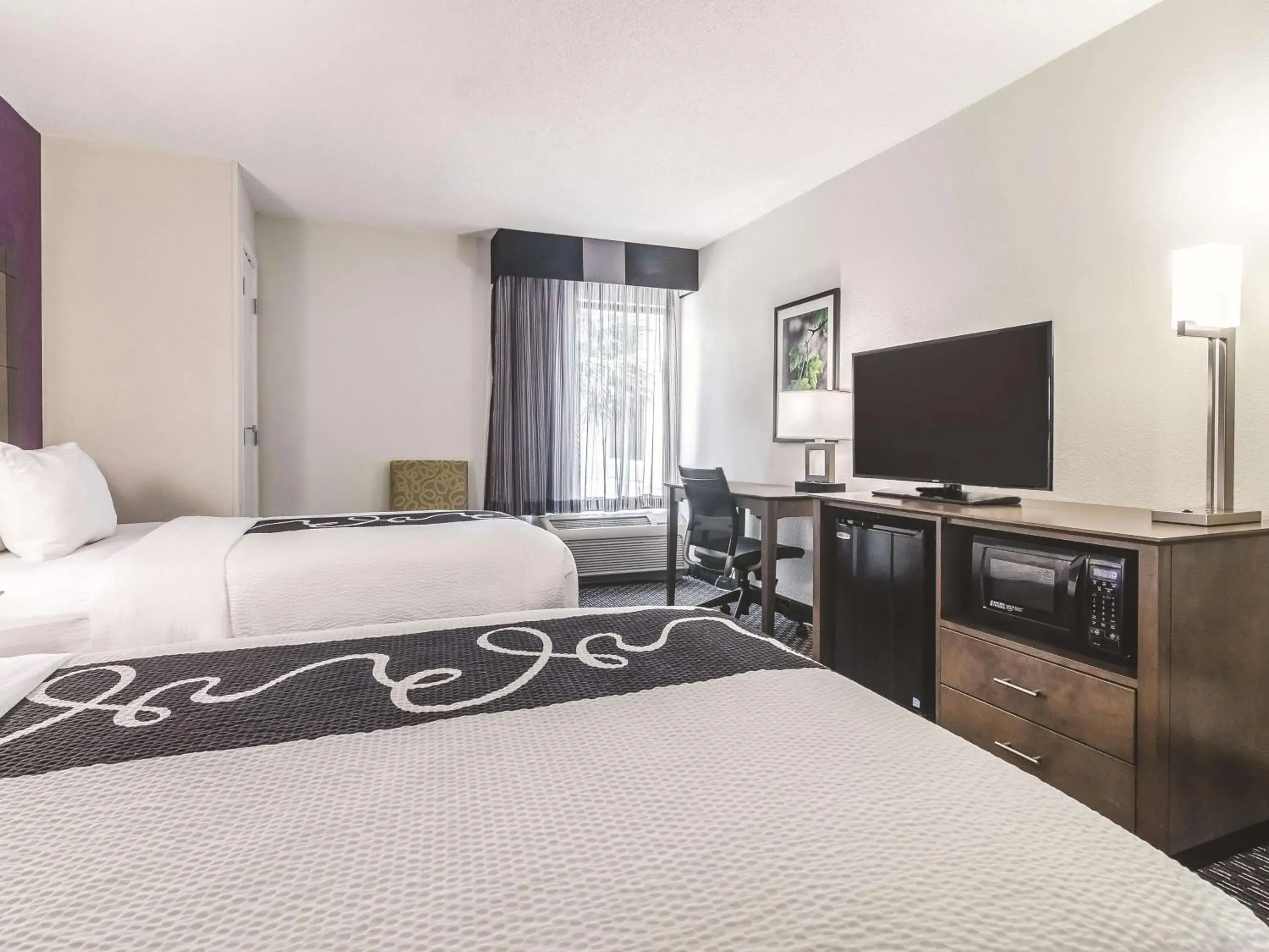 Double Room with Two Double Beds - Mobility Access in La Quinta by Wyndham Myrtle Beach - N. Kings Hwy Double Room with Two Double Beds - Mobility Access in La Quinta by Wyndham Myrtle Beach - N. Kings Hwy