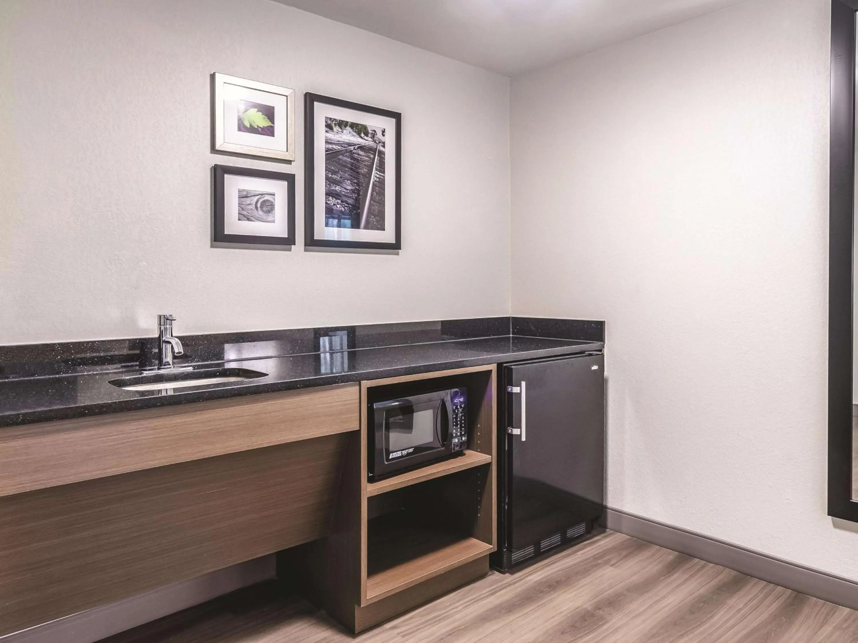 Photo of the whole room in La Quinta by Wyndham Myrtle Beach - N. Kings Hwy