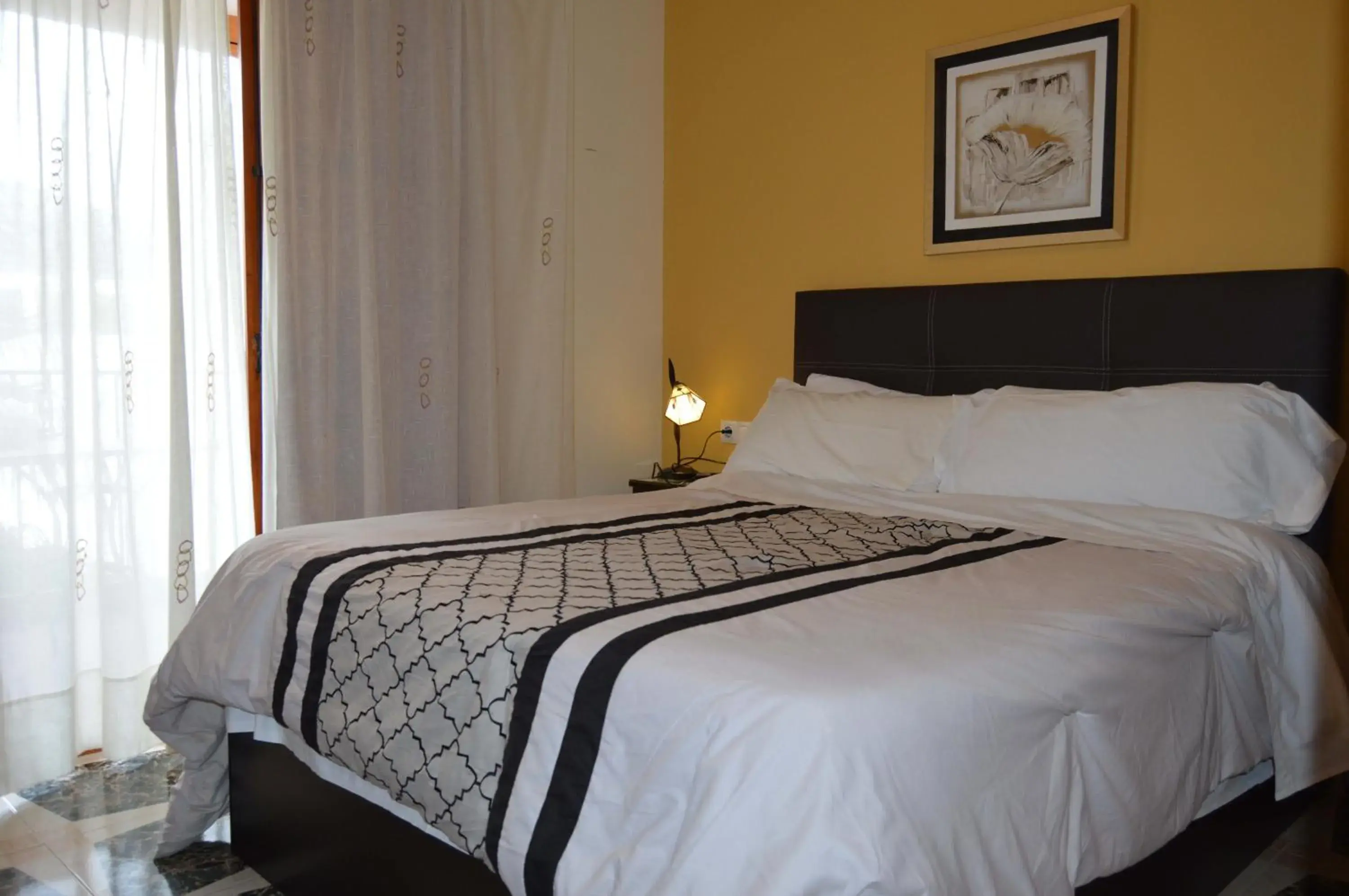 Queen Room with Balcony in El Tossal Queen Room with Balcony in El Tossal