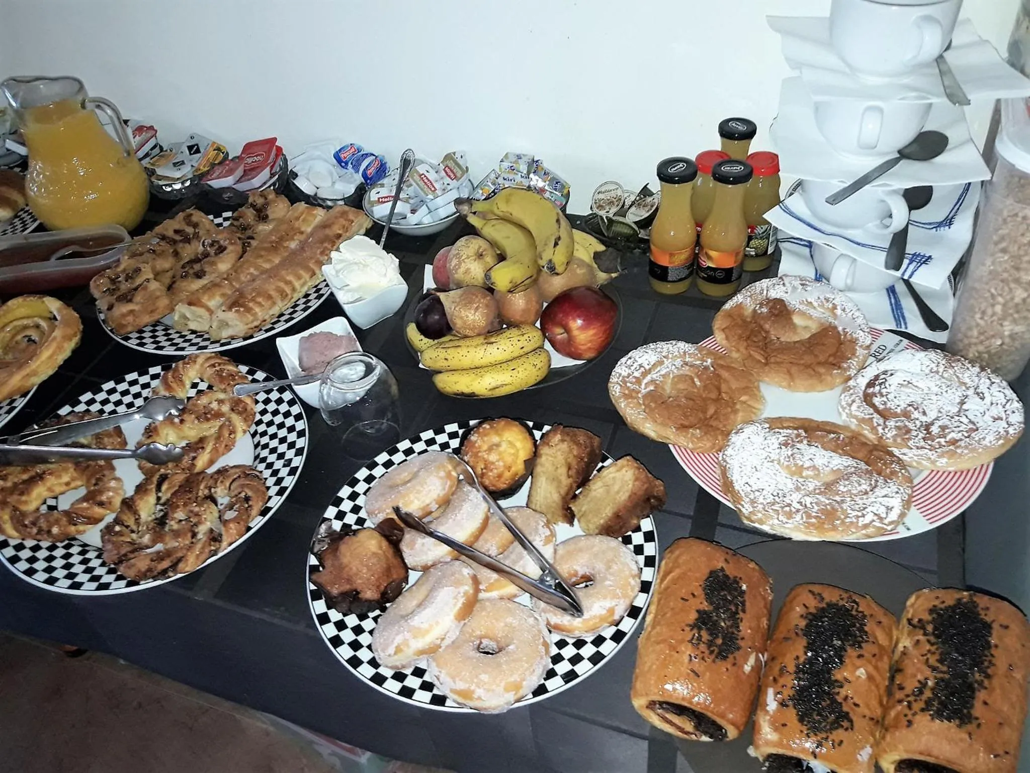 Continental breakfast in El Tossal
