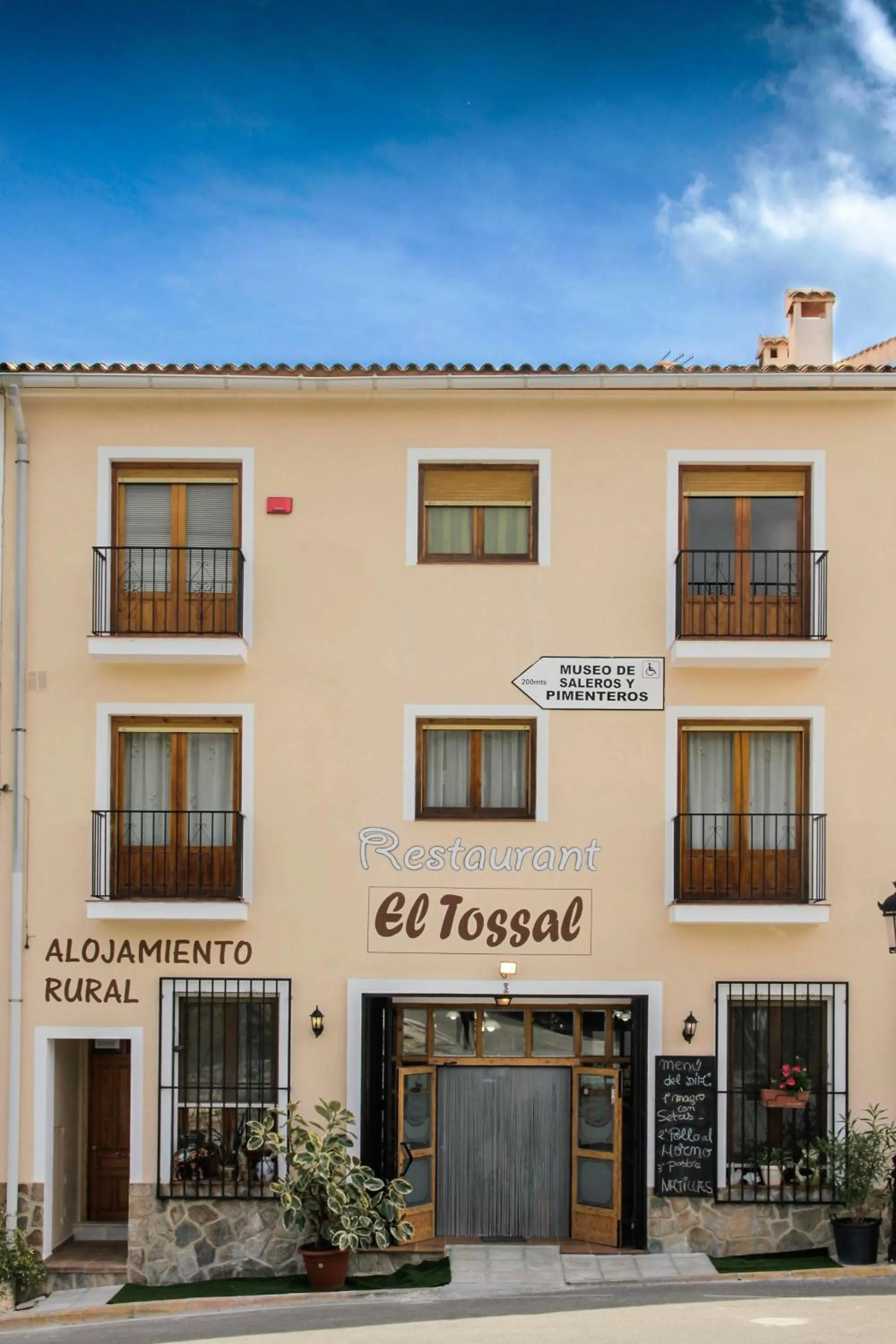 Facade/entrance in El Tossal