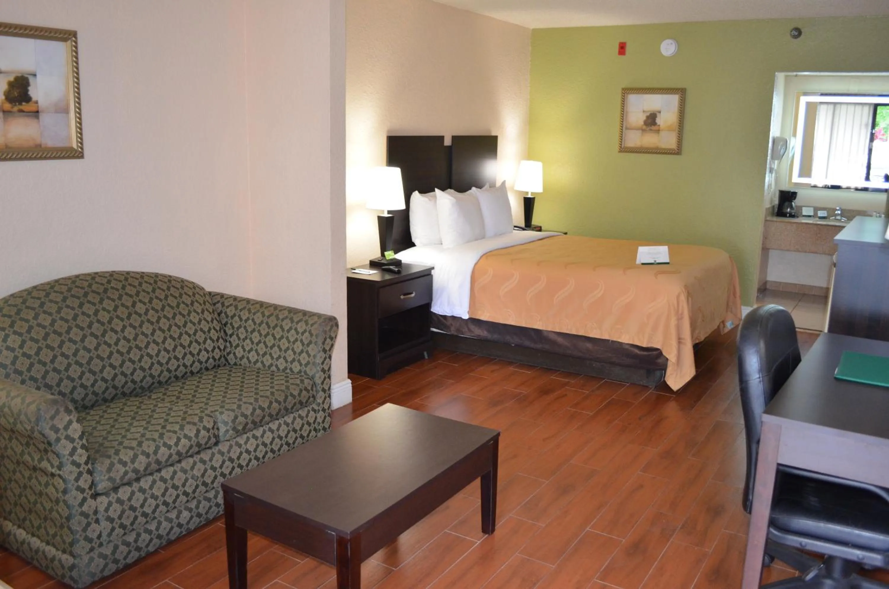 Photo of the whole room, Bed in Quality Inn & Suites Orlando Airport
