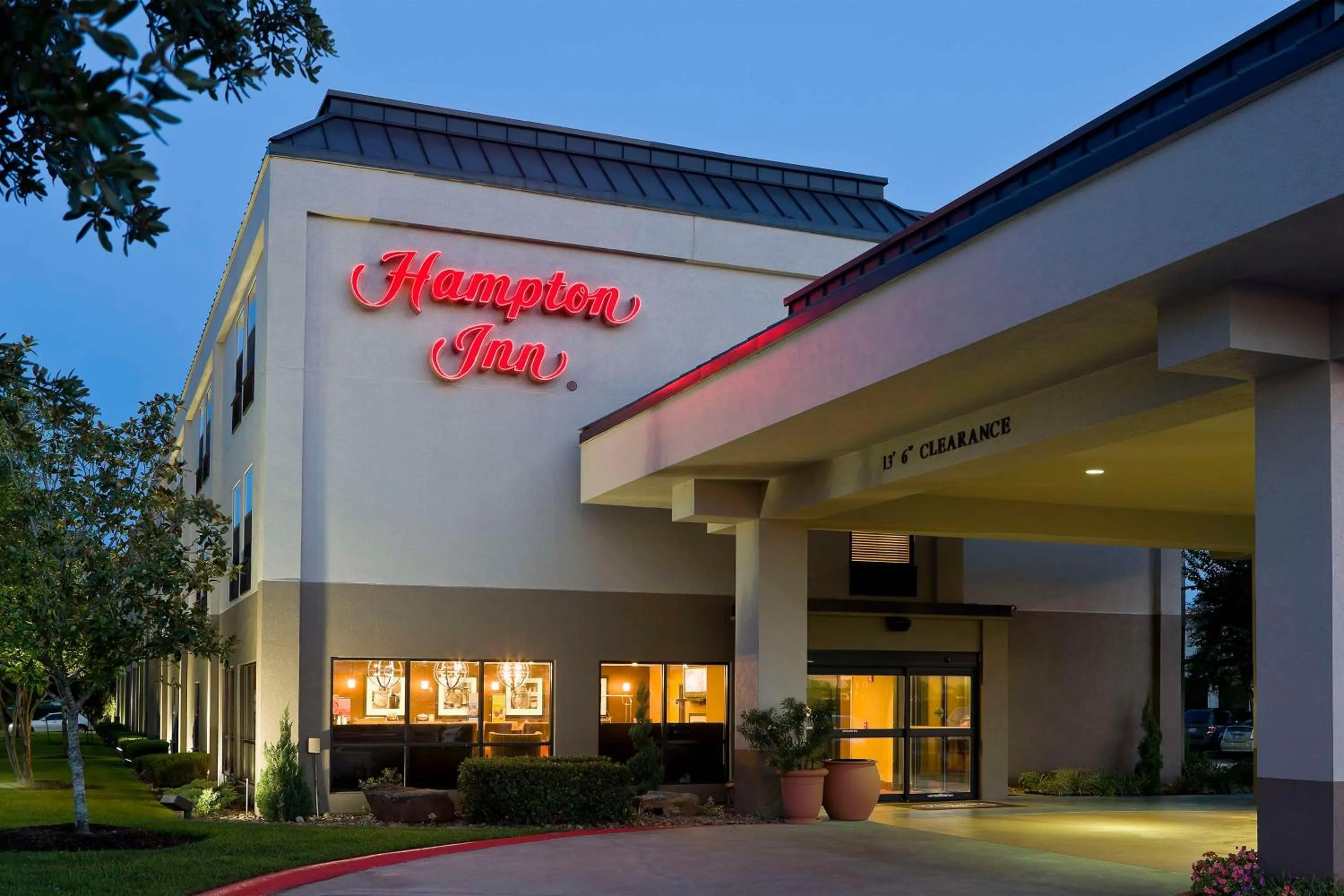 Property building in Hampton Inn Houston Stafford
