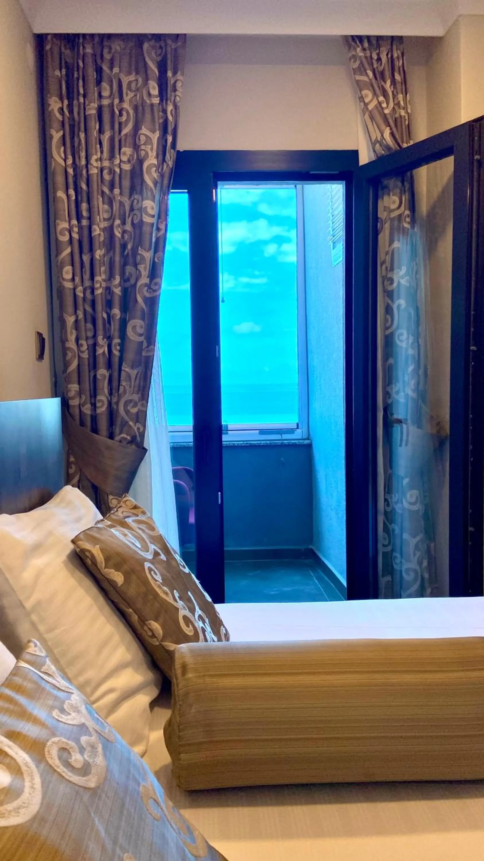 Bed, Sea View in Caykent Suites Deluxe Hotel