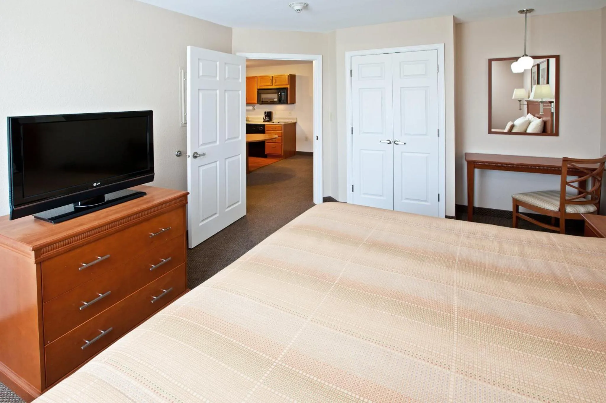 Photo of the whole room, Bed in Candlewood Suites Louisville North by IHG