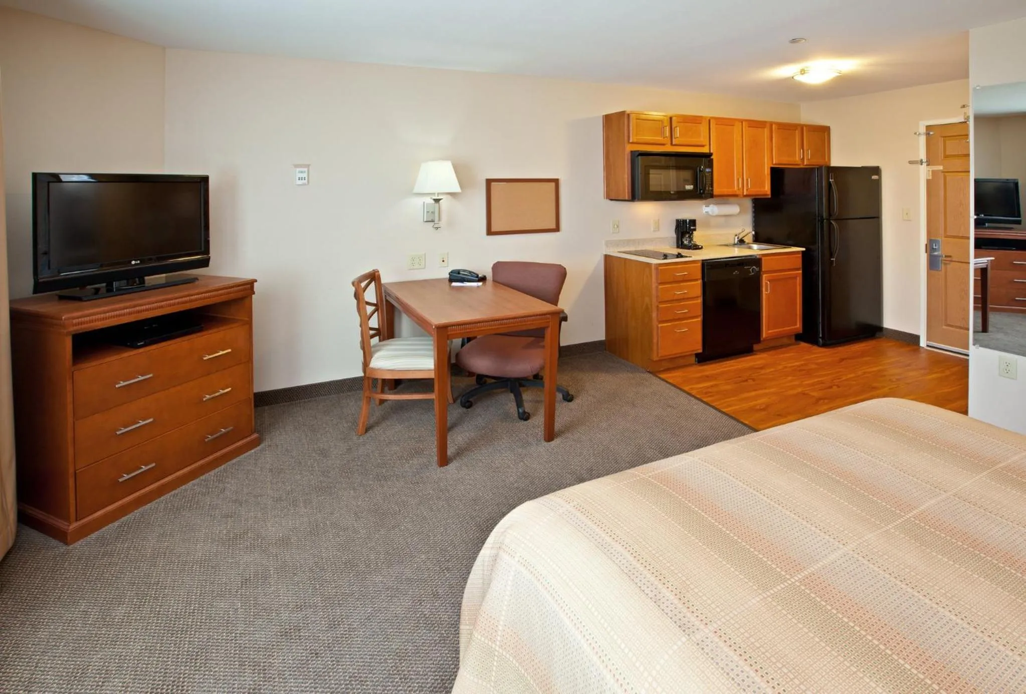 Photo of the whole room, Bed in Candlewood Suites Louisville North by IHG