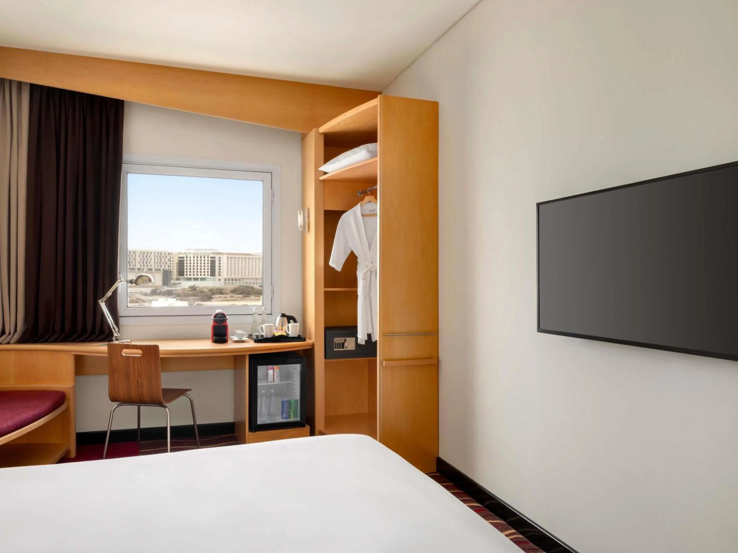 Bedroom, Bed in ibis Muscat