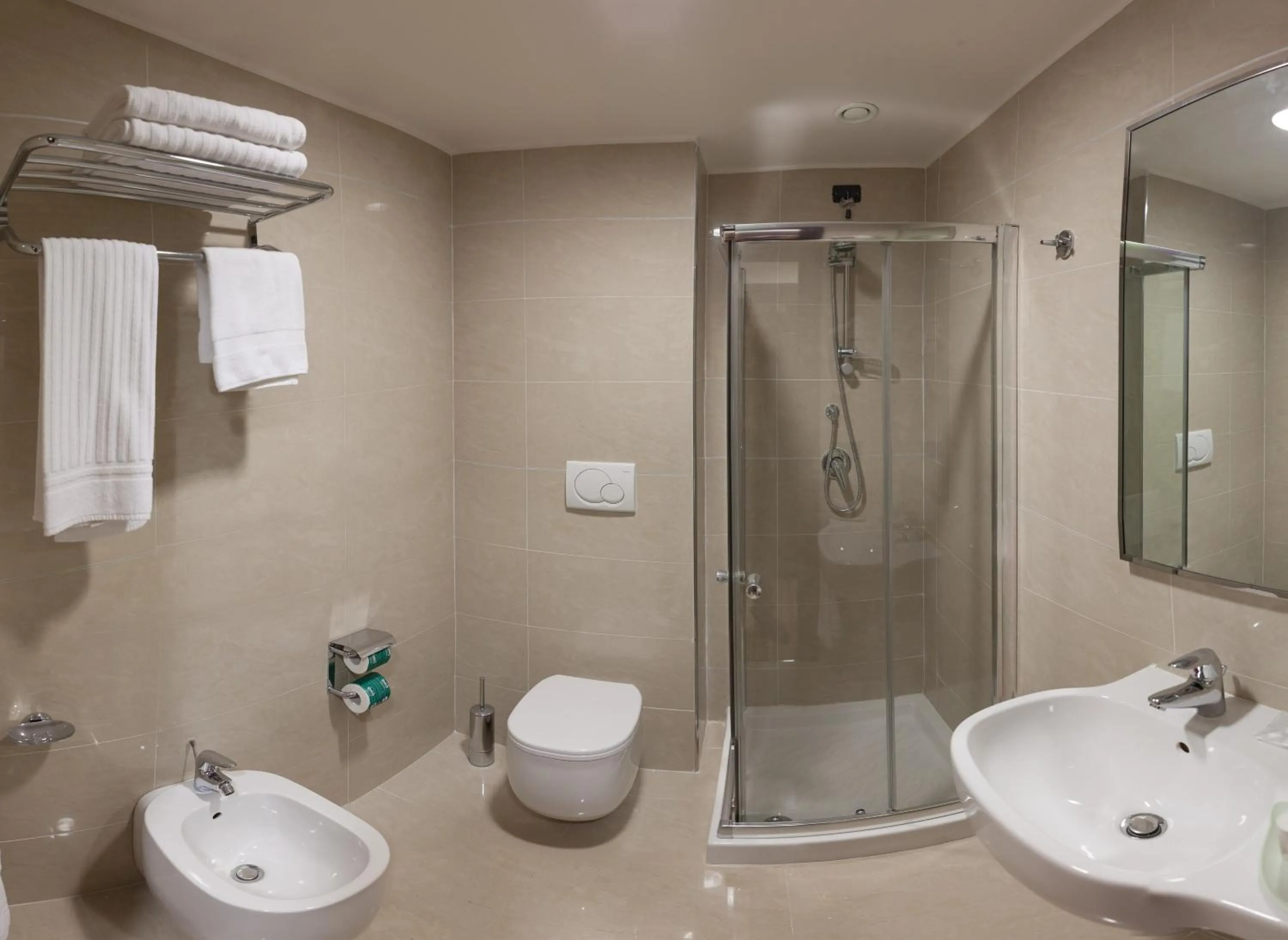 Shower in BV President Hotel