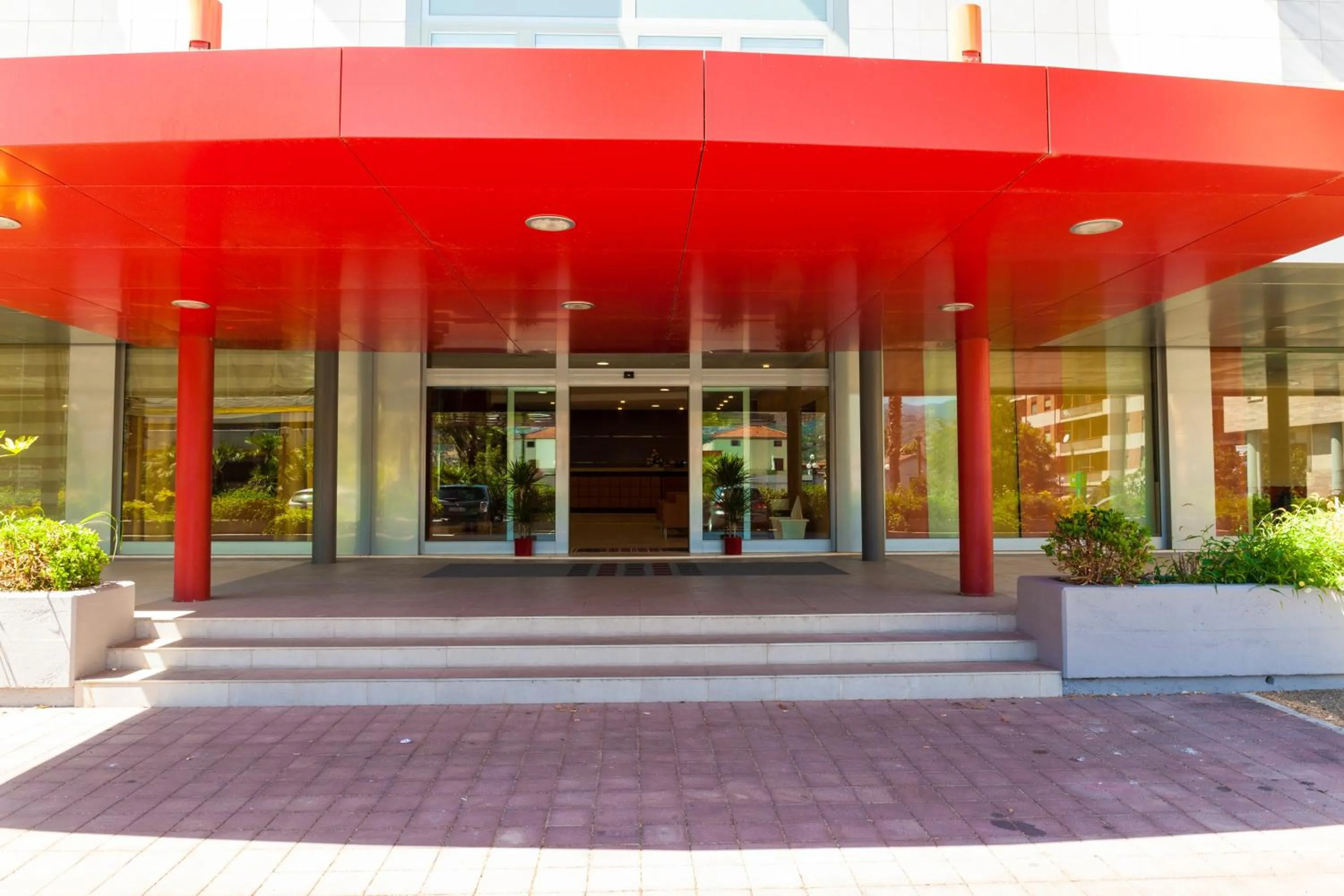 Facade/entrance in BV President Hotel