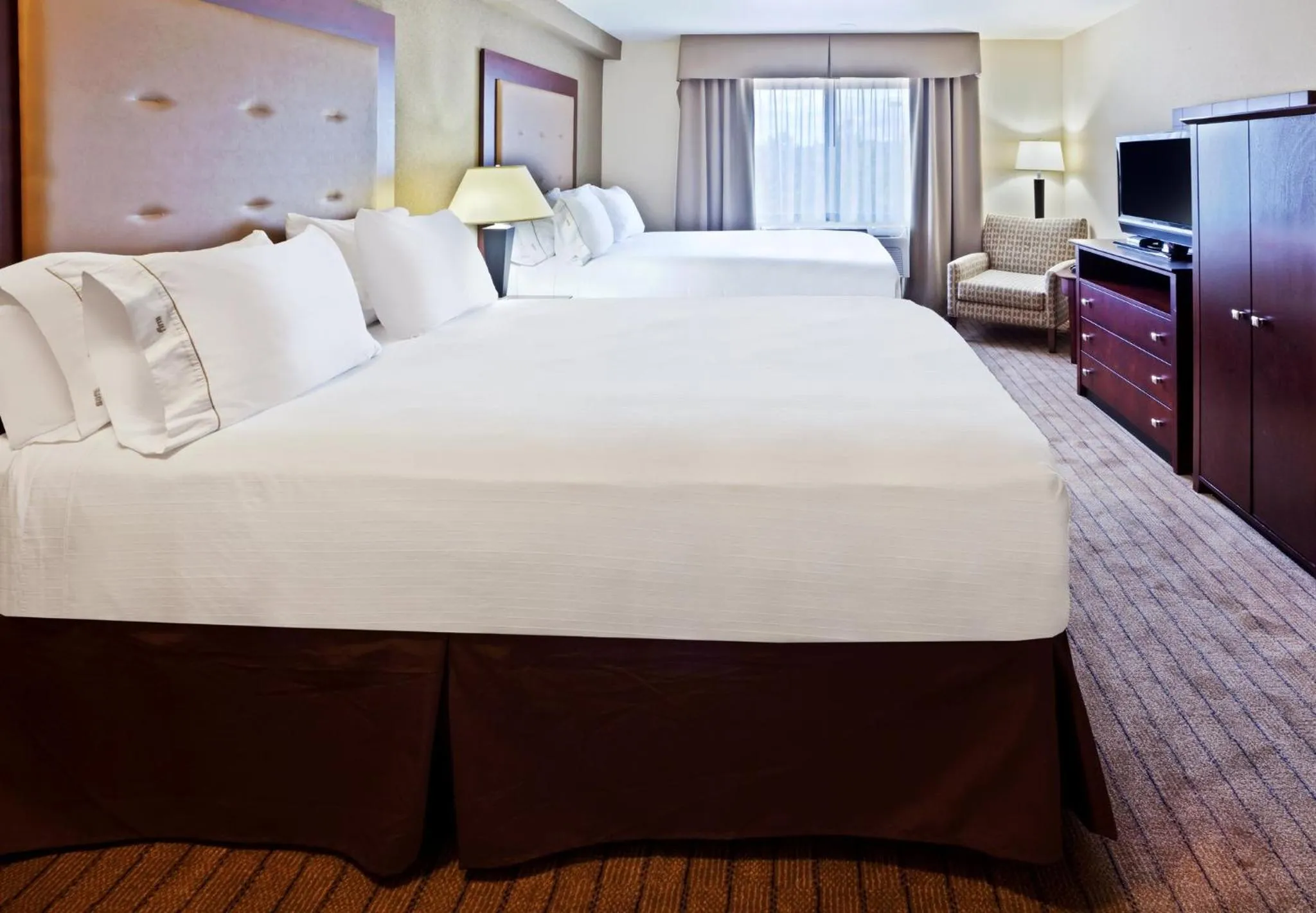 Photo of the whole room, Bed in Holiday Inn Express Portland South - Lake Oswego by IHG