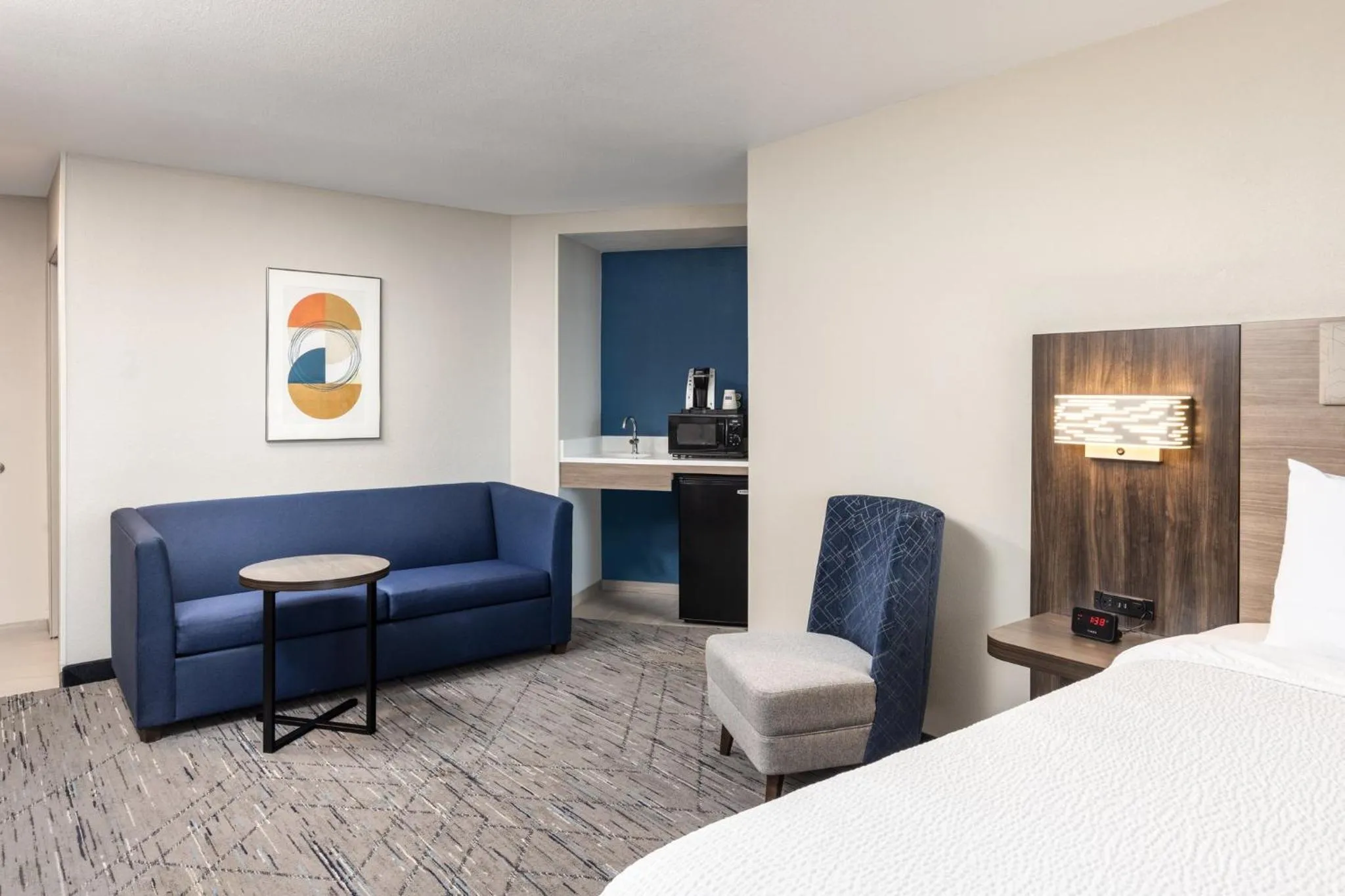 Photo of the whole room, Bed in Holiday Inn Express Portland South - Lake Oswego by IHG