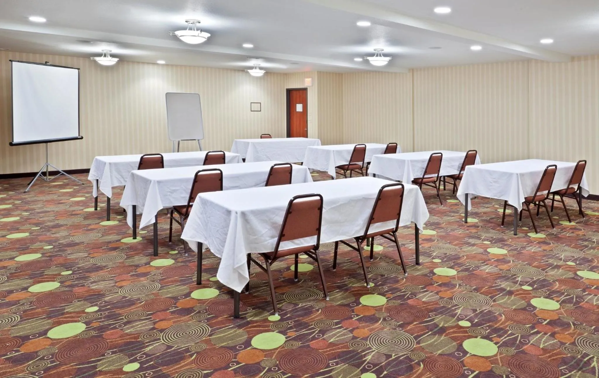 Meeting/conference room in Holiday Inn Express Portland South - Lake Oswego by IHG