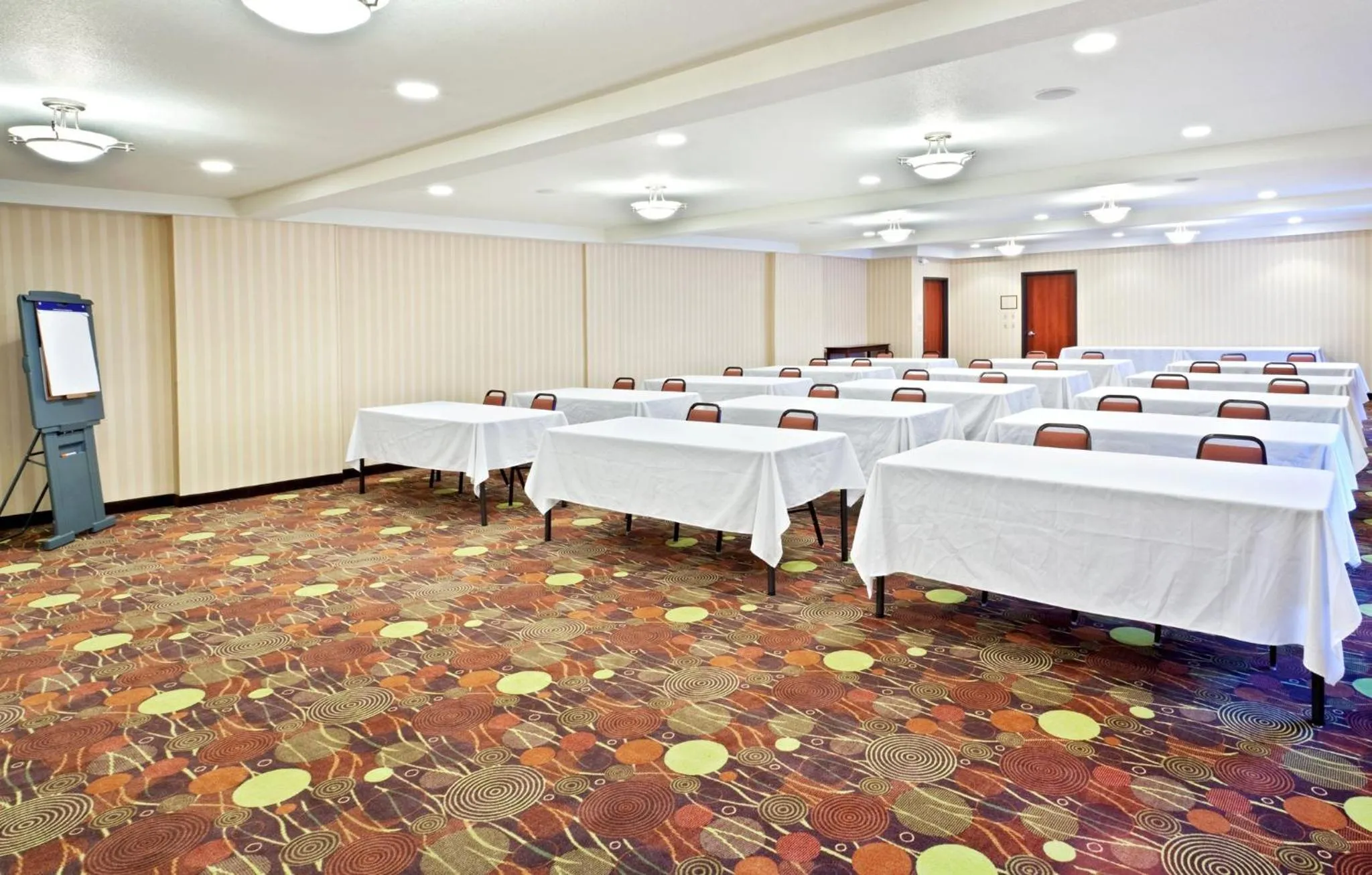 Meeting/conference room in Holiday Inn Express Portland South - Lake Oswego by IHG