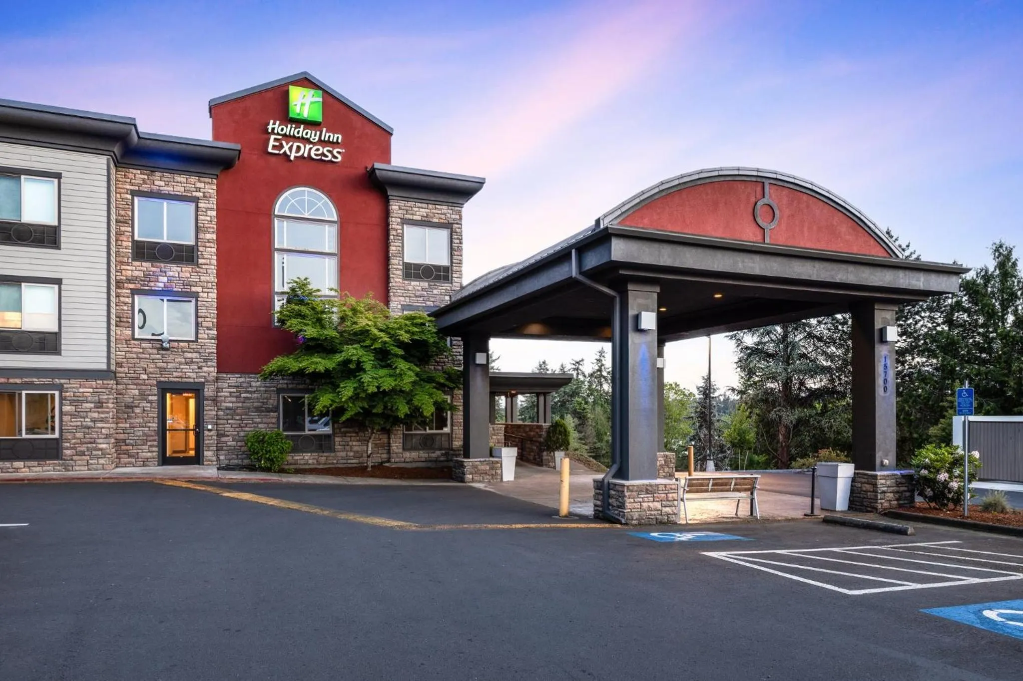 Property building in Holiday Inn Express Portland South - Lake Oswego by IHG