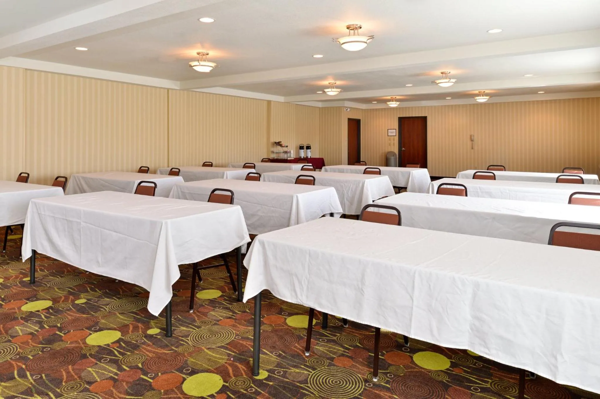 Meeting/conference room in Holiday Inn Express Portland South - Lake Oswego by IHG