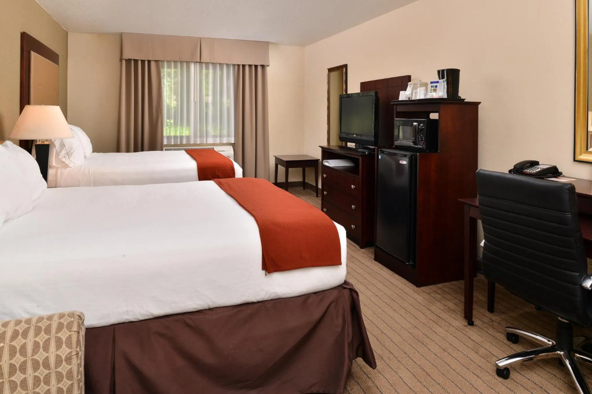 Photo of the whole room, Bed in Holiday Inn Express Portland South - Lake Oswego by IHG