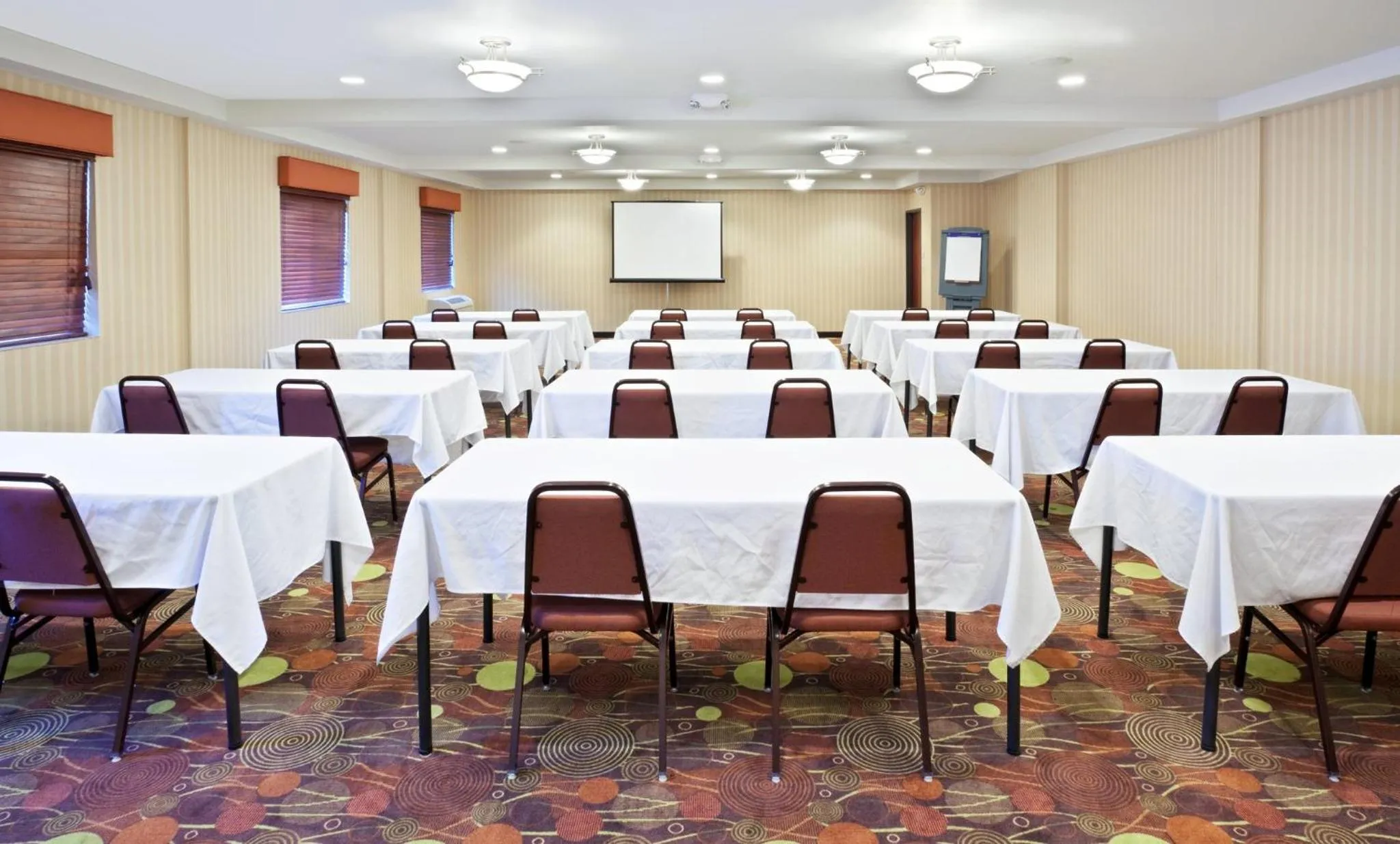 Meeting/conference room in Holiday Inn Express Portland South - Lake Oswego by IHG