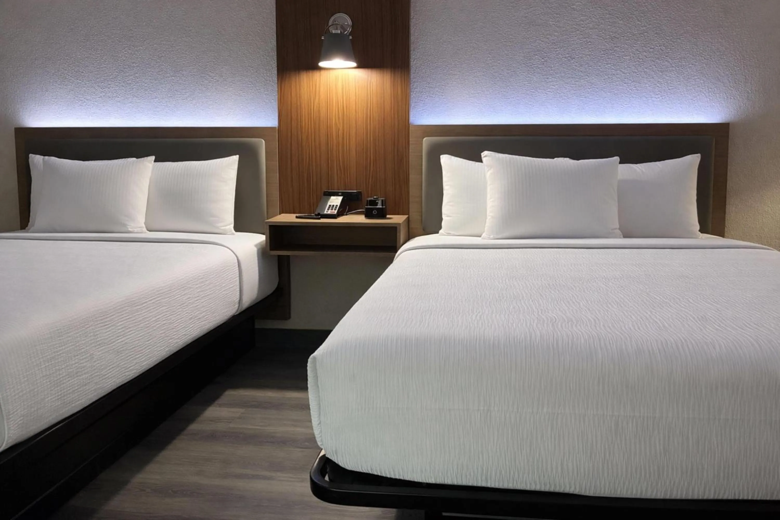 Photo of the whole room, Bed in La Quinta Inn & Suites by Wyndham Bessemer