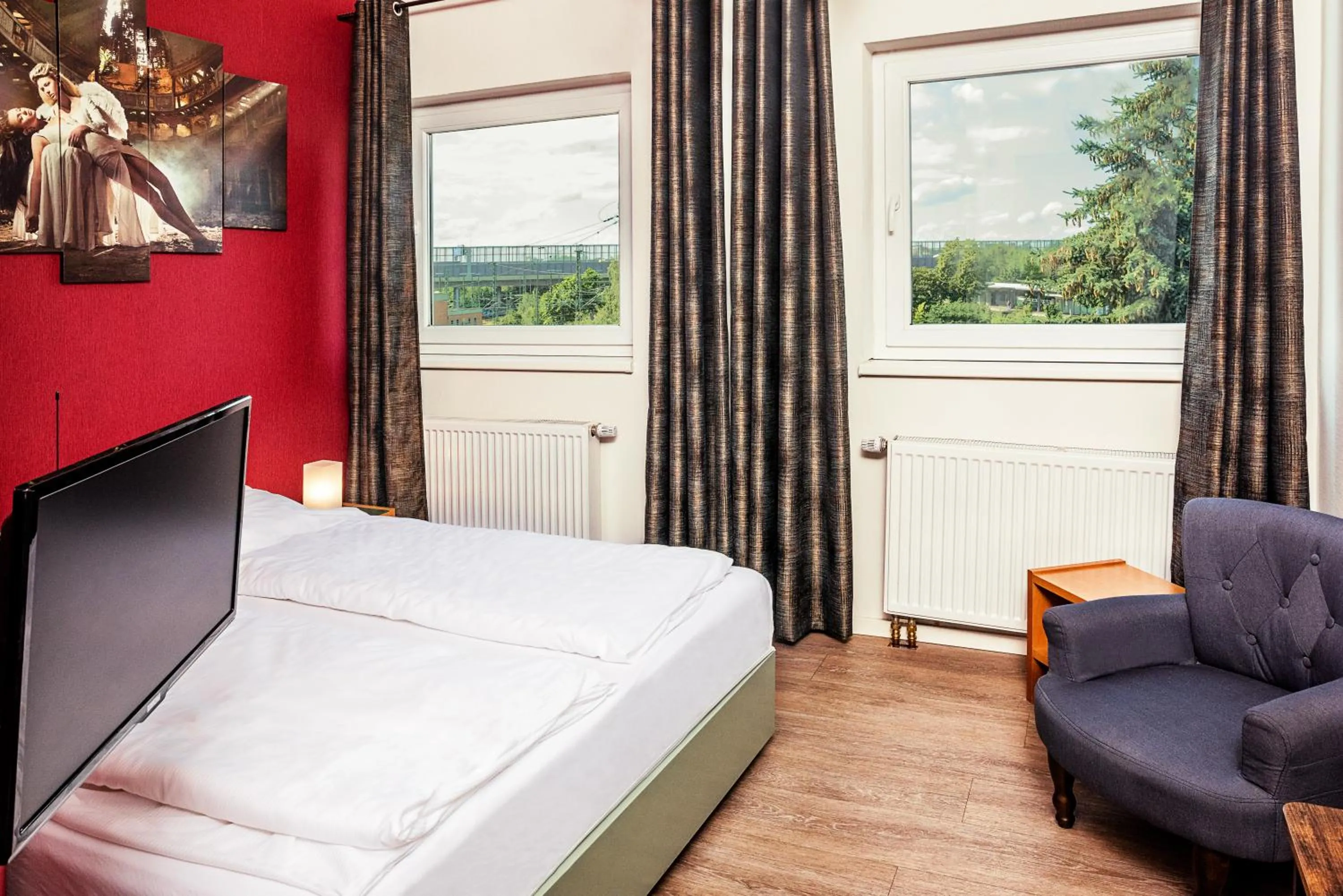 Photo of the whole room, Bed in Hotel SleepInn Volkspark