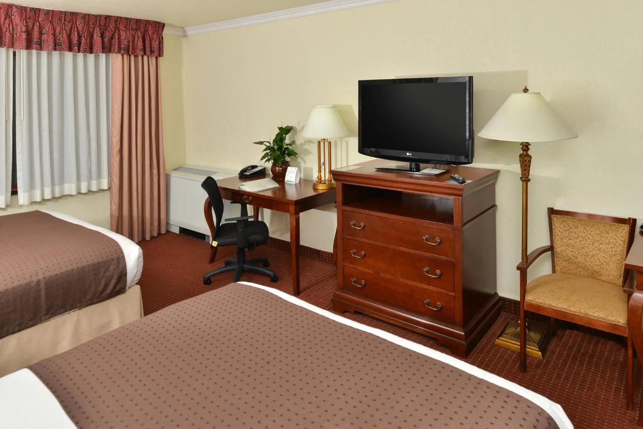 Photo of the whole room, Bed in Holiday Inn Rancho Cordova - Northeast Sacramento by IHG