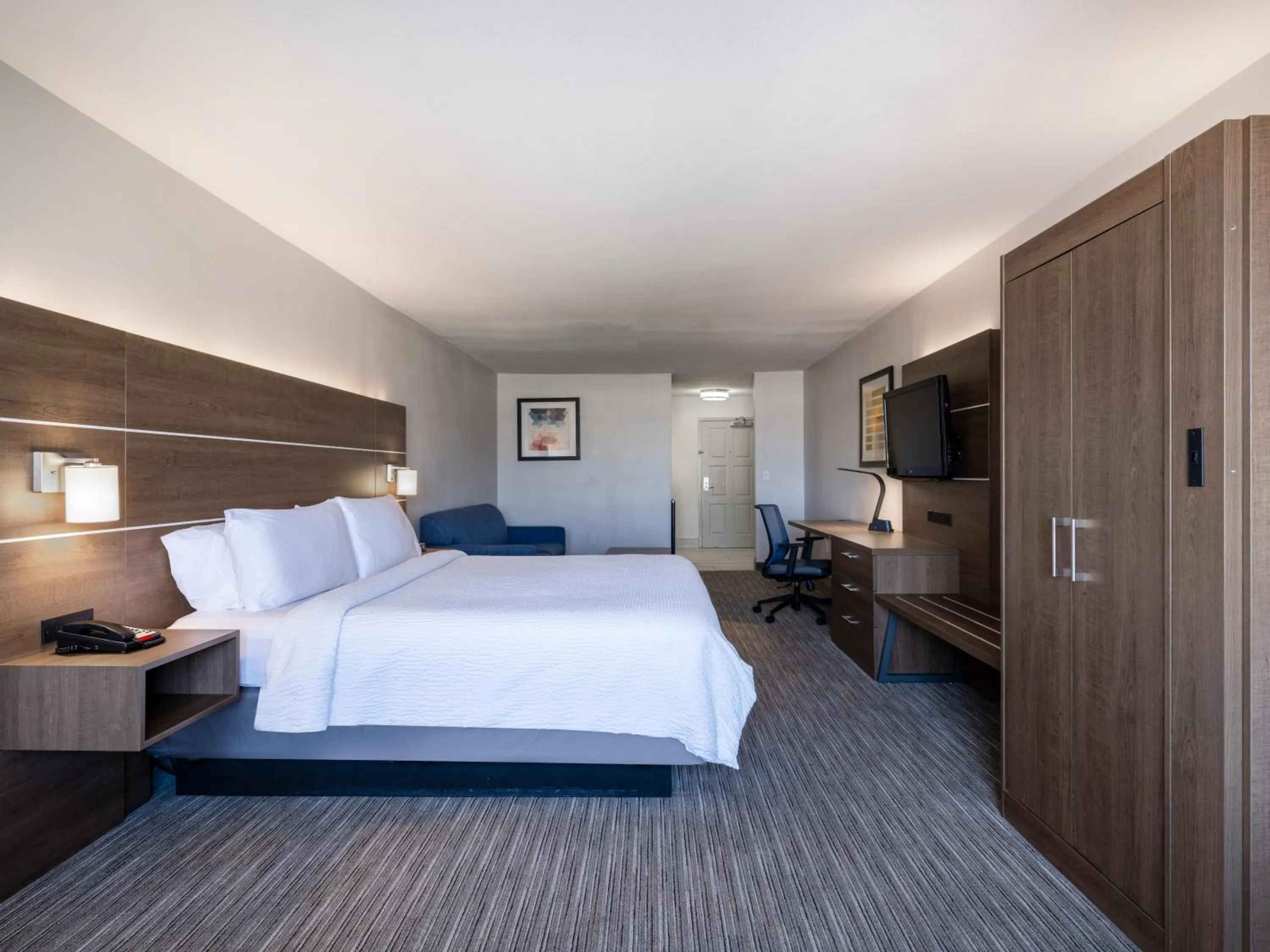Bed in Holiday Inn Express & Suites Tucson by IHG