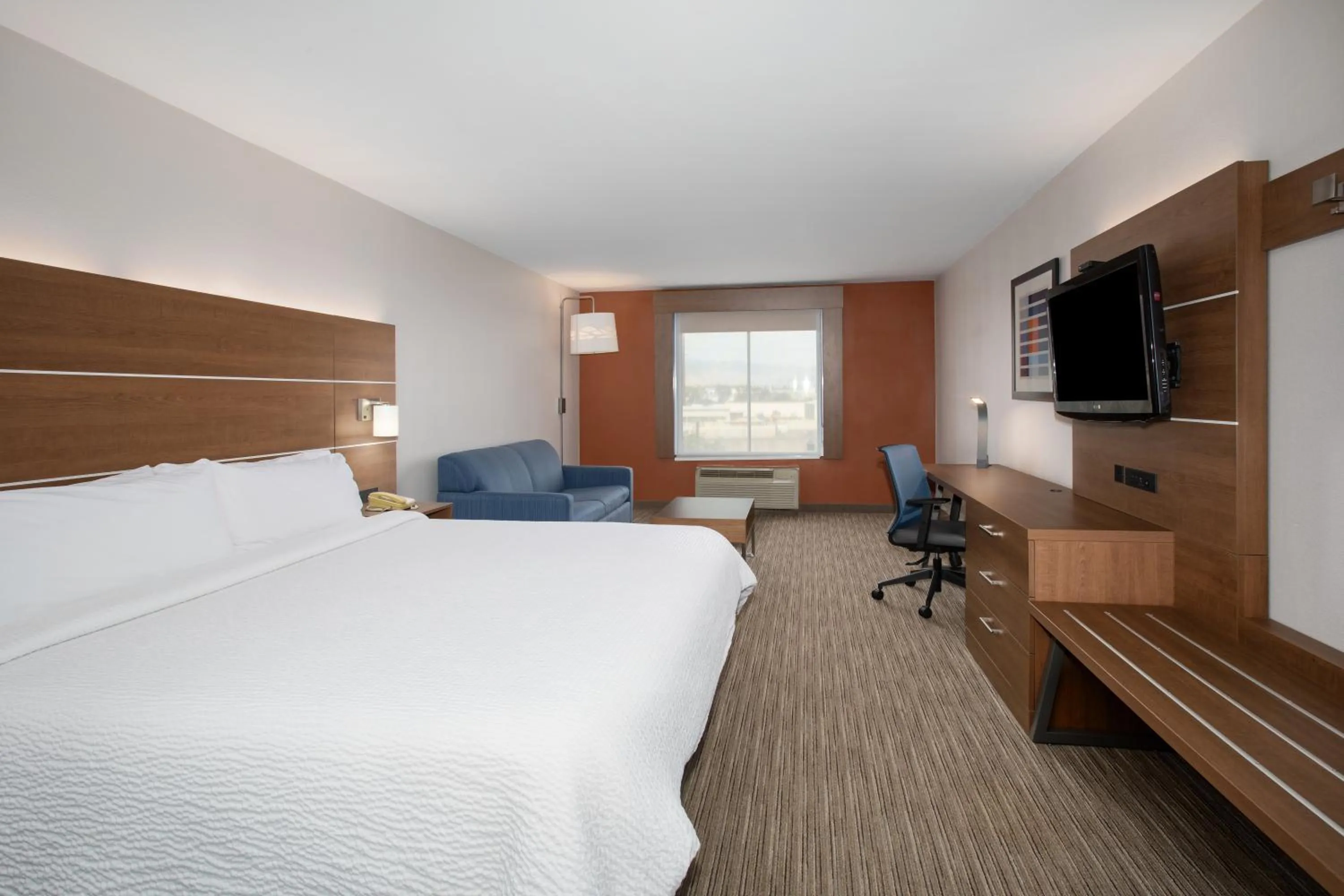 Bed in Holiday Inn Express & Suites Tucson by IHG