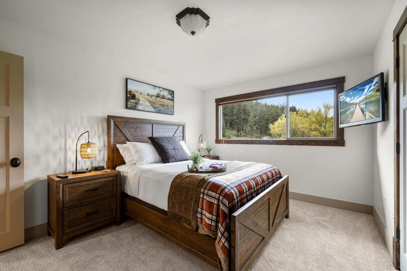 Bedroom, Bed in Coyote Bluff Estate