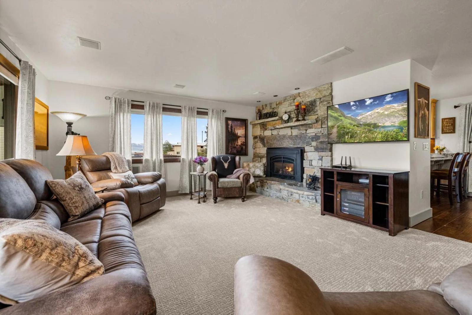 Living room in Coyote Bluff Estate
