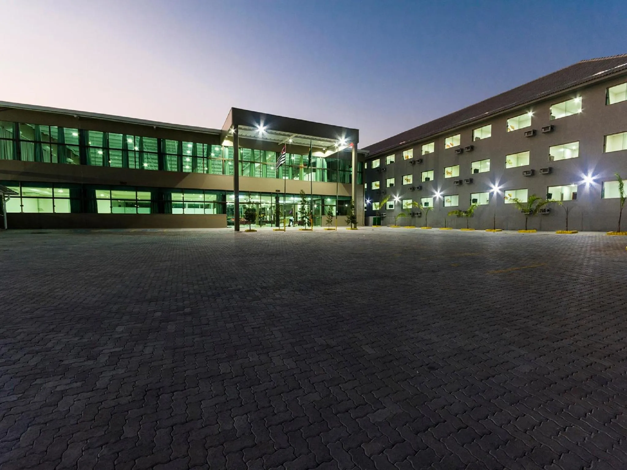 Facade/entrance in Hotel Golden Park Sorocaba & Convenções by Nacional Inn