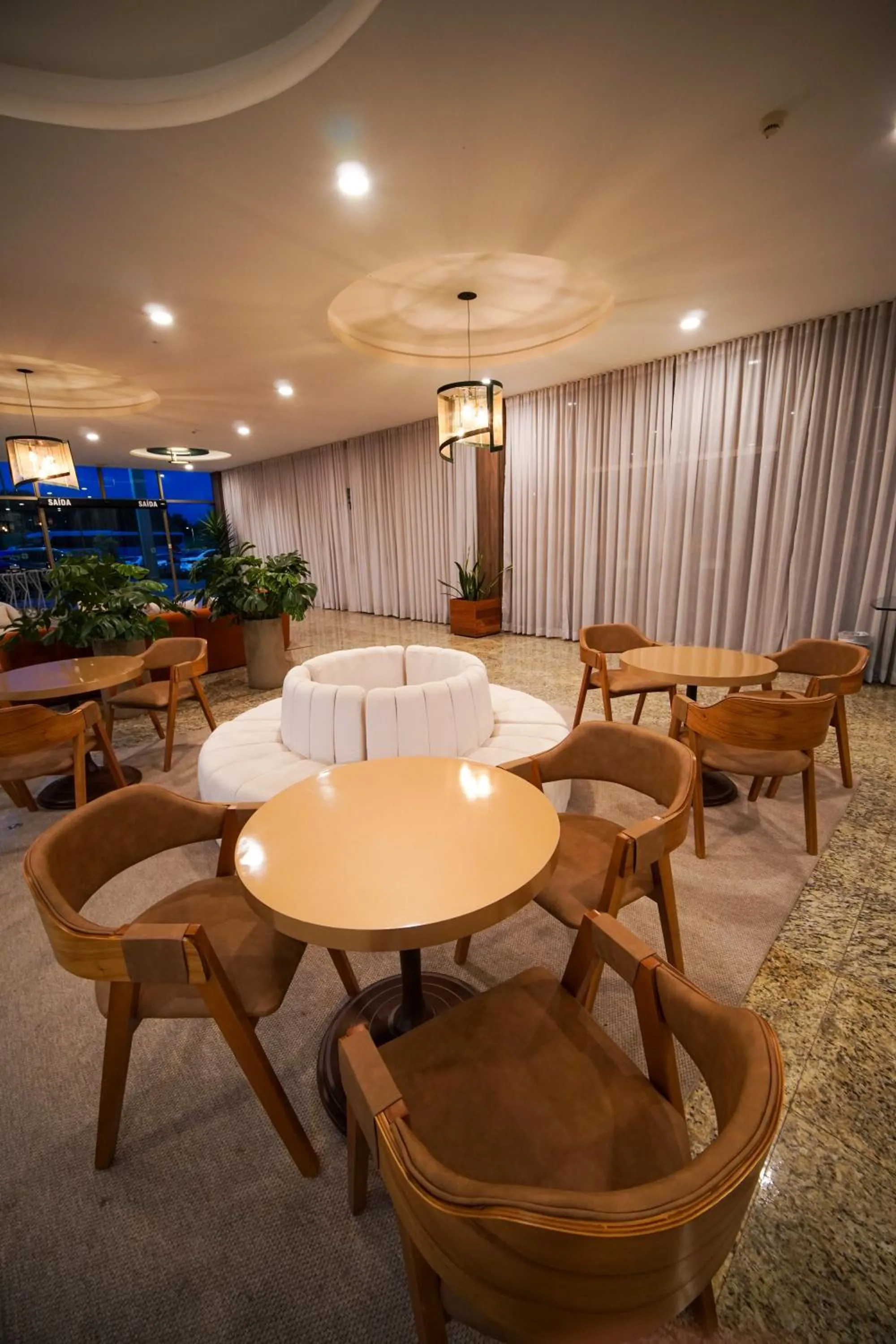 Lobby or reception in Hotel Golden Park Sorocaba & Convenções by Nacional Inn