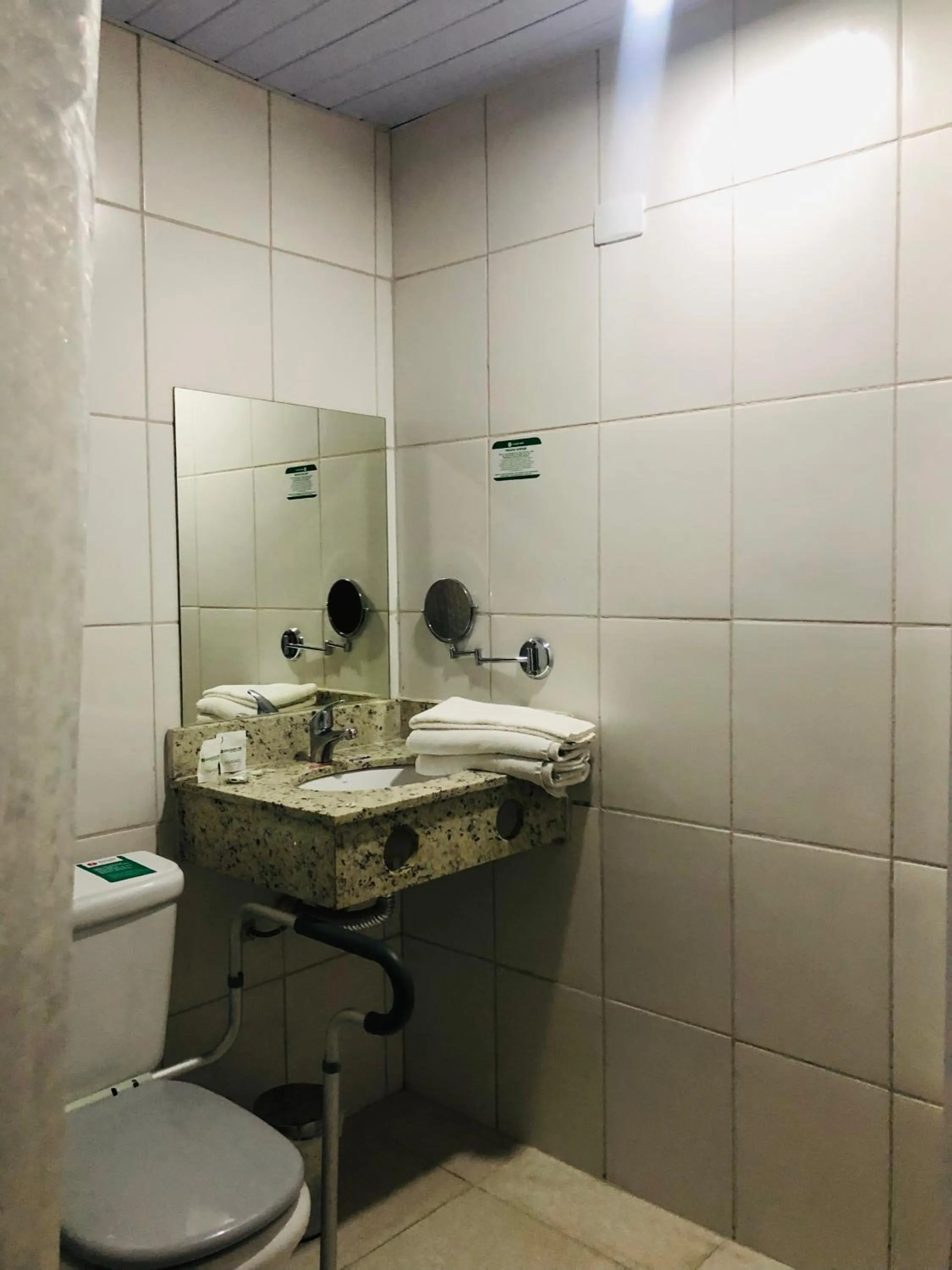 Bathroom in Hotel Golden Park Sorocaba & Convenções by Nacional Inn