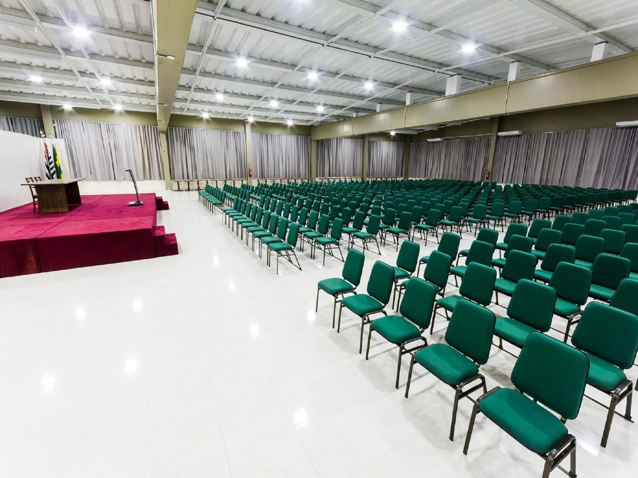 Meeting/conference room in Hotel Golden Park Sorocaba & Convenções by Nacional Inn
