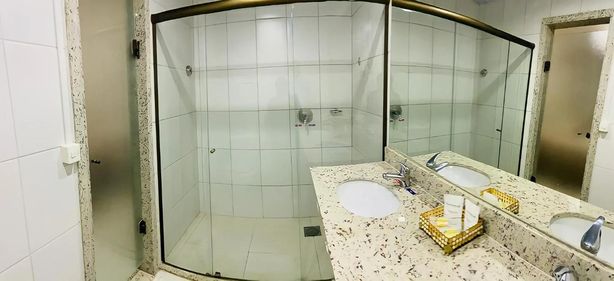 Toilet in Hotel Golden Park Sorocaba & Convenções by Nacional Inn