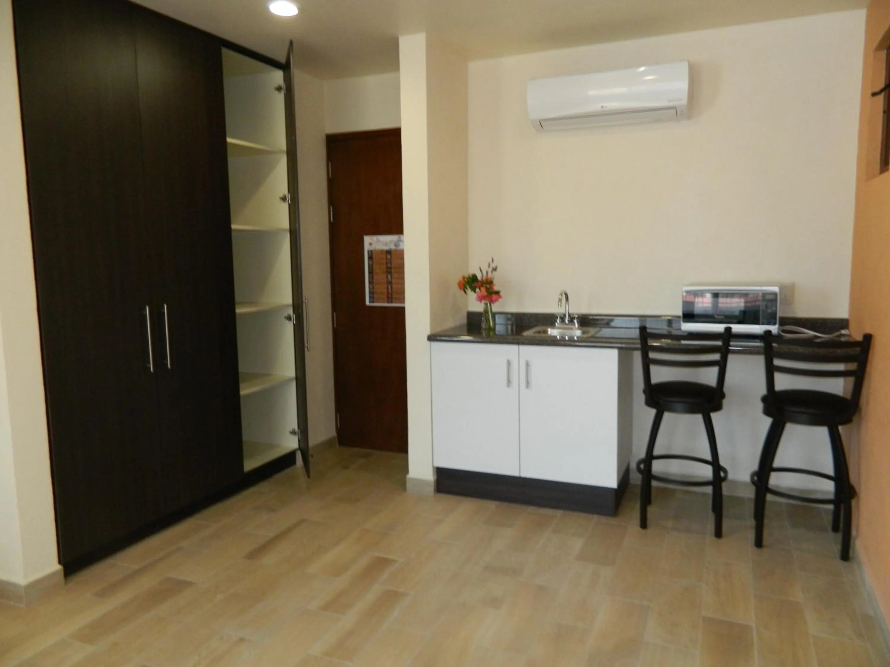 Kitchen or kitchenette in Hotel Plaza Bernal