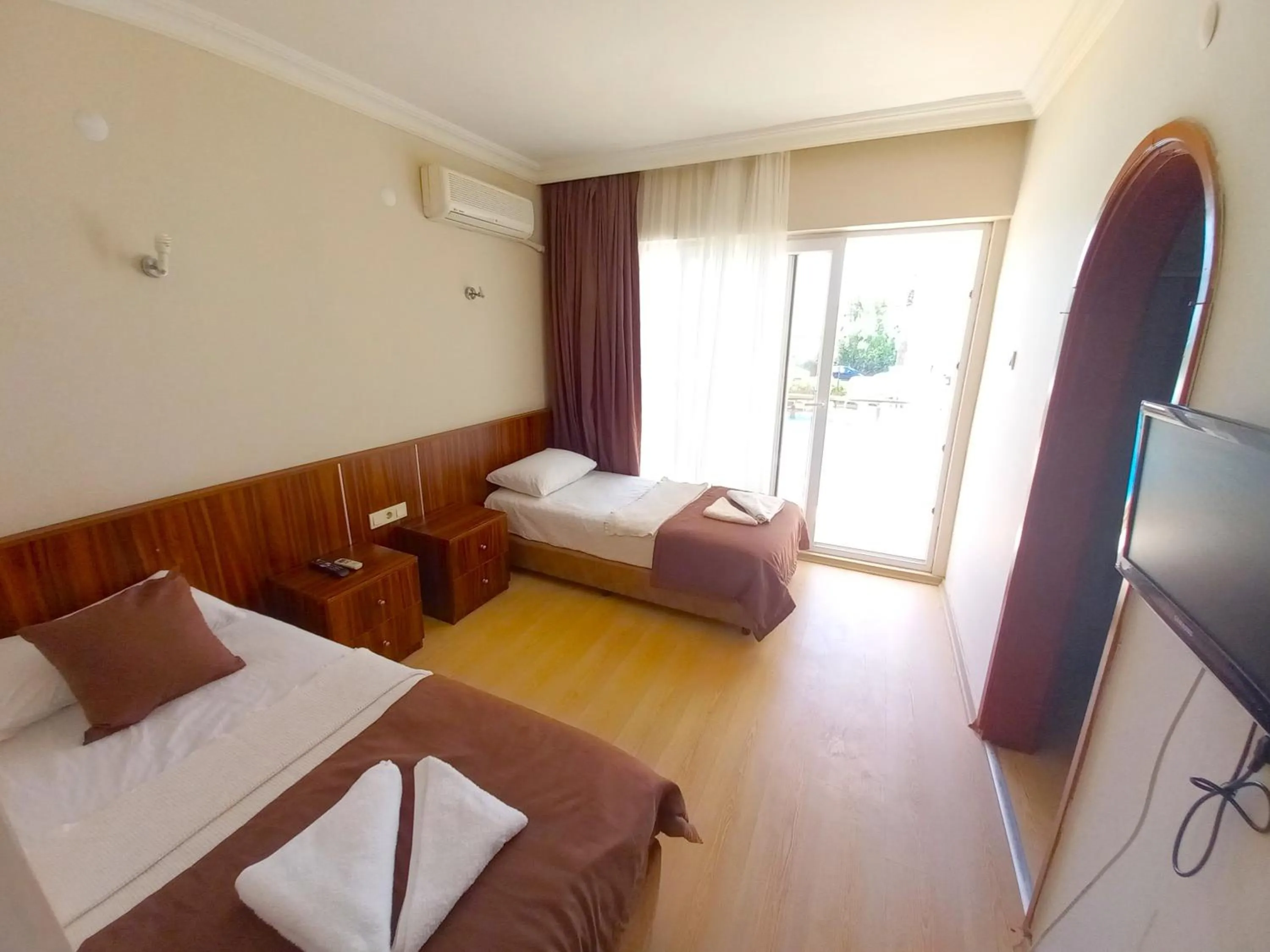 Photo of the whole room, Bed in Mulka Hotel