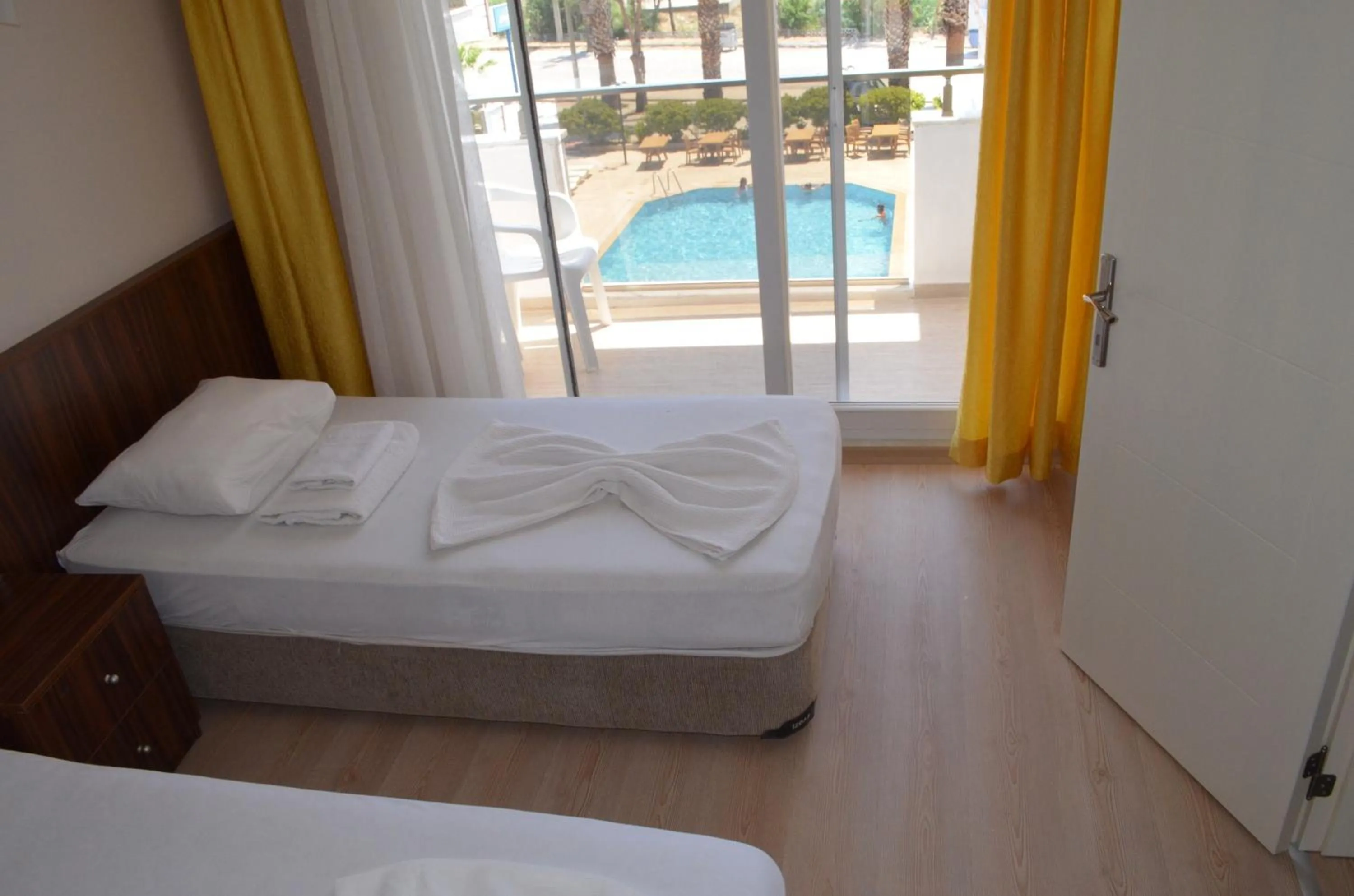 Pool view, Bed in Mulka Hotel