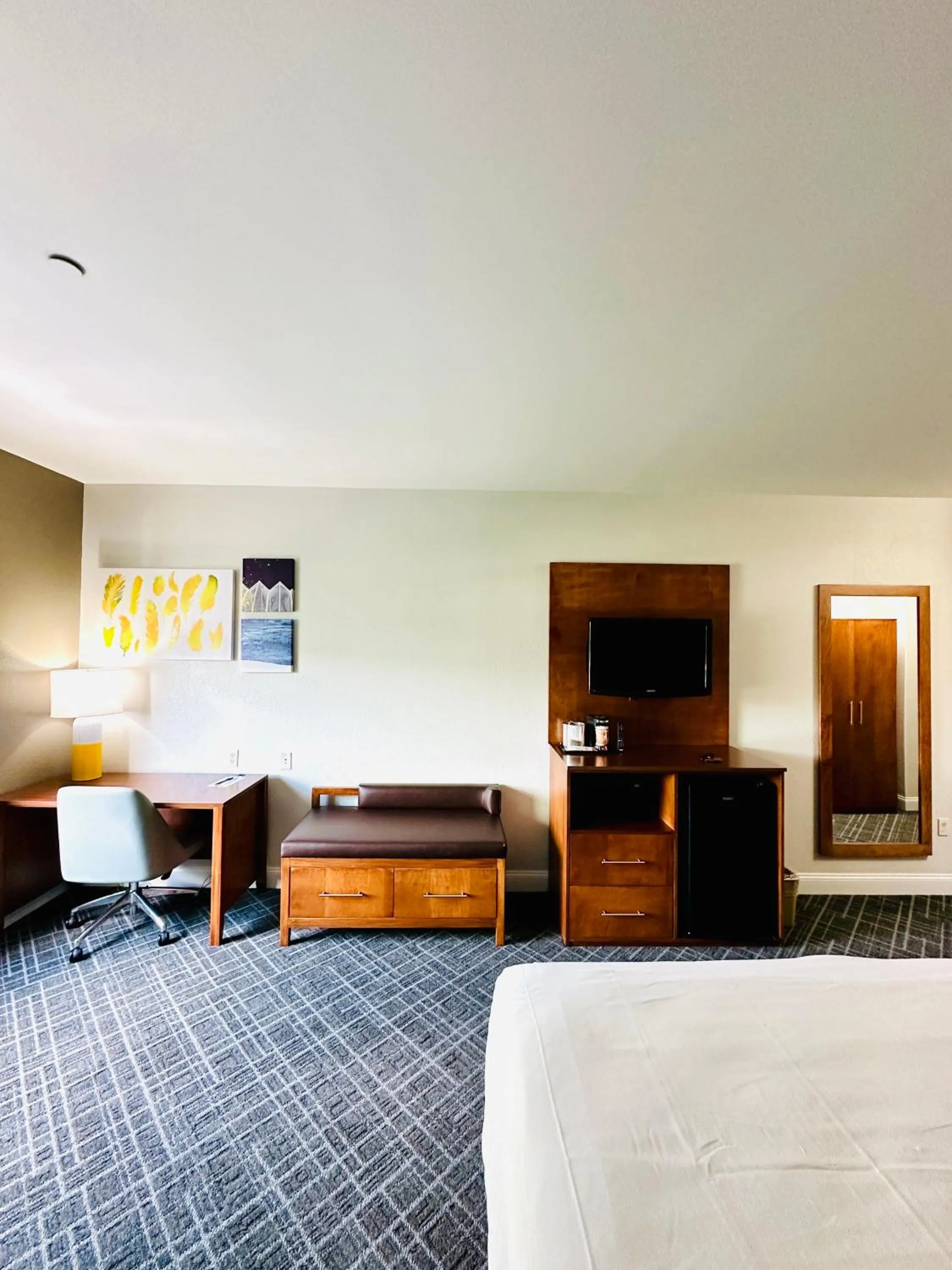 TV and multimedia, Bed in Comfort Inn & Suites Plainville-Foxboro