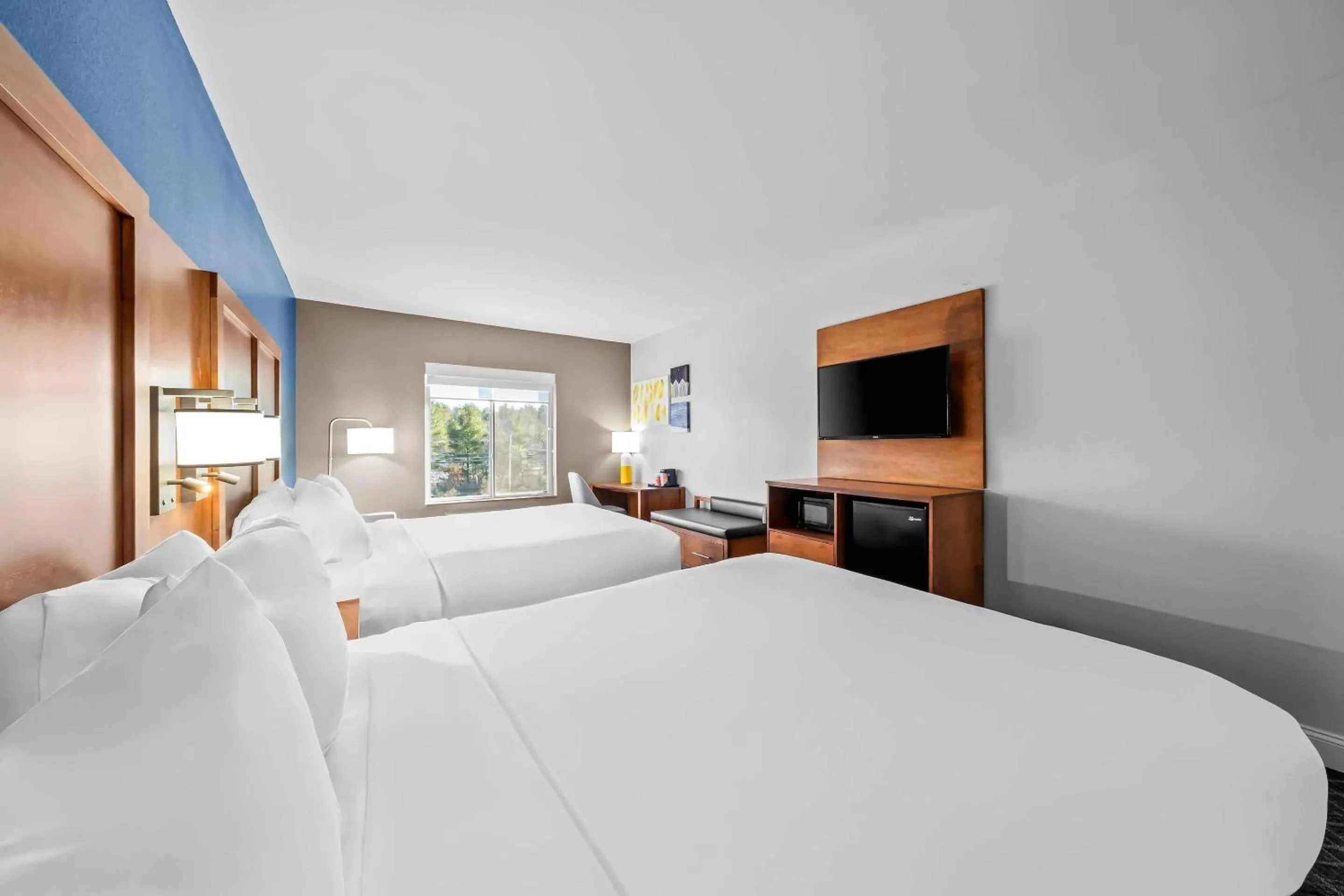 Bedroom, Bed in Comfort Inn & Suites Plainville-Foxboro