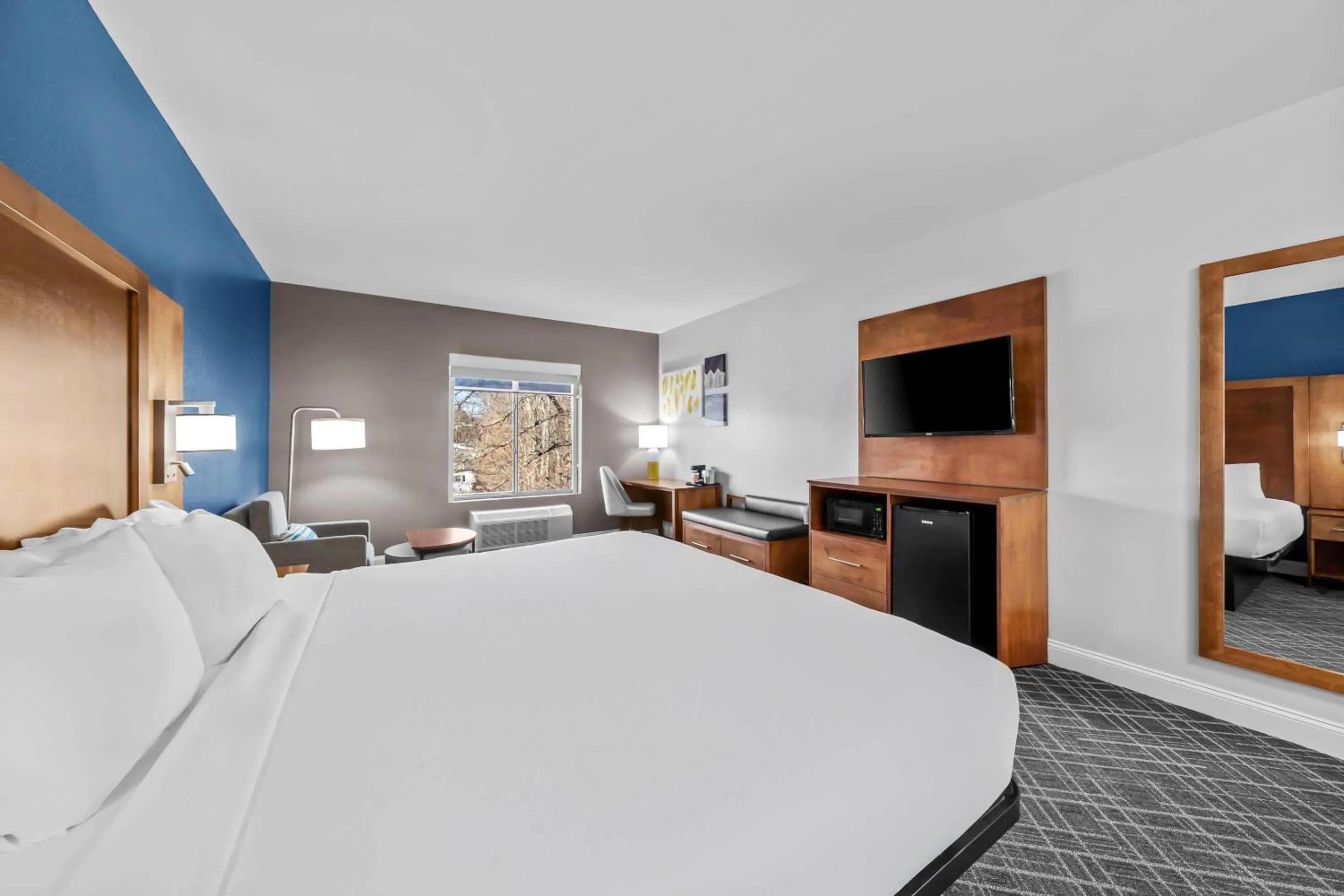 Bedroom, Bed in Comfort Inn & Suites Plainville-Foxboro