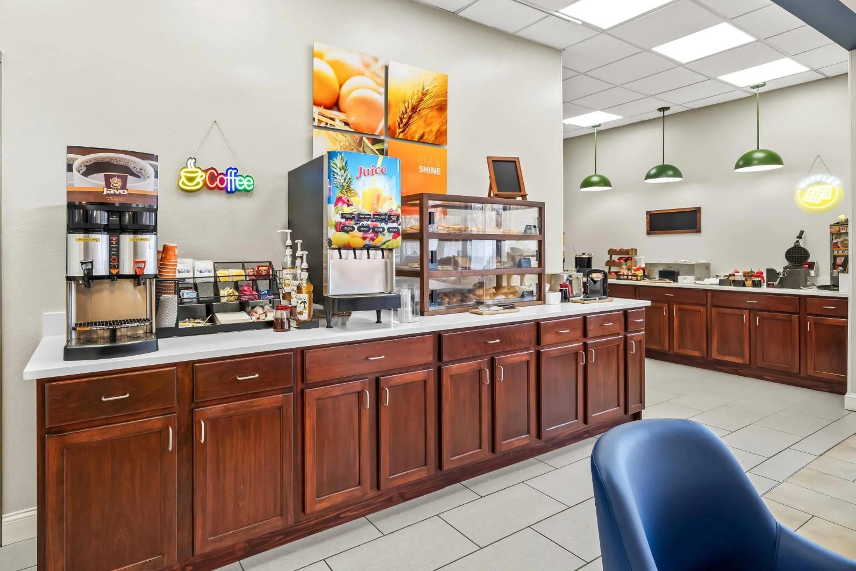 Breakfast in Comfort Inn & Suites Plainville-Foxboro