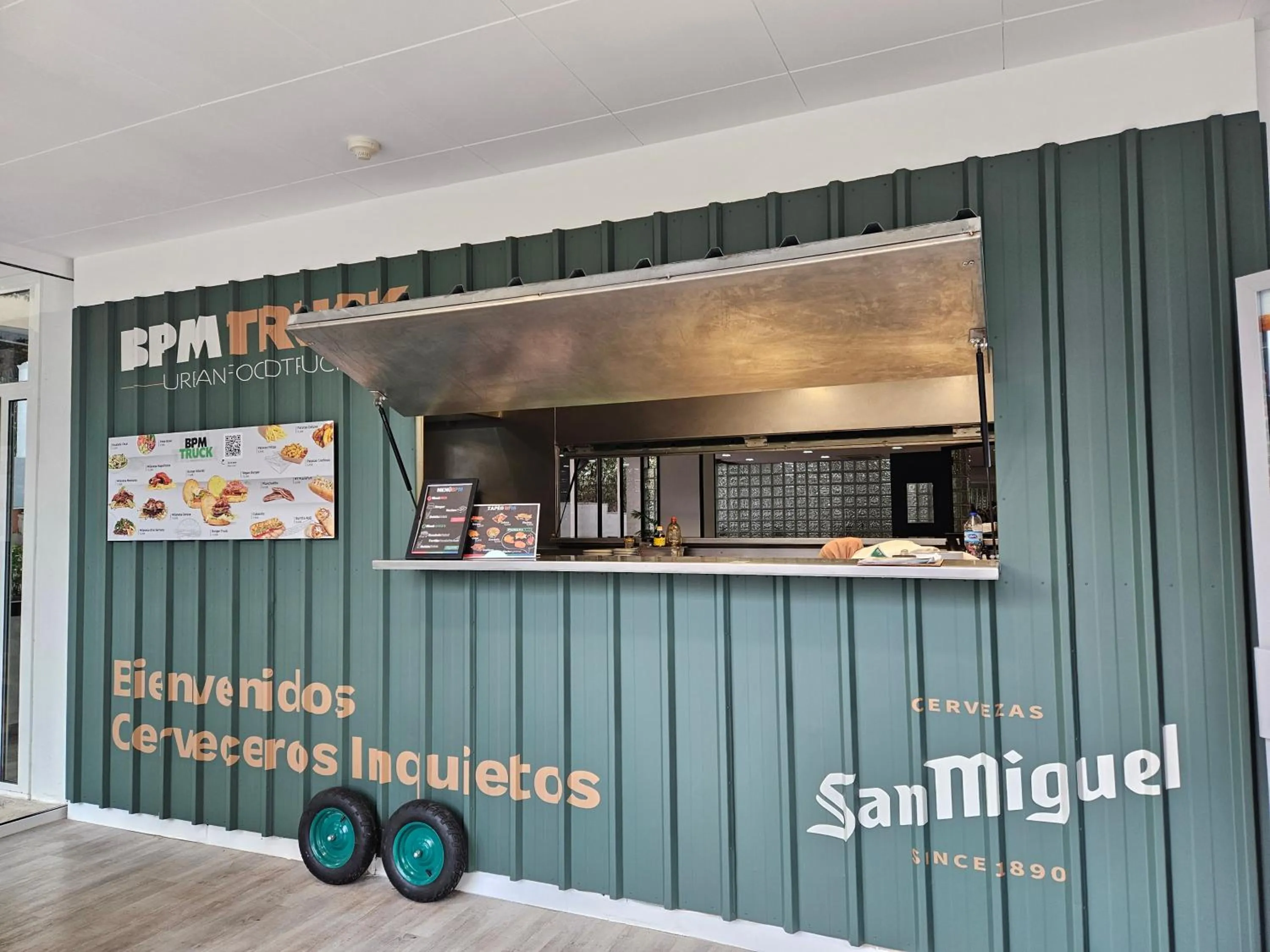 Kitchen or kitchenette in BPM Lloret Hotel