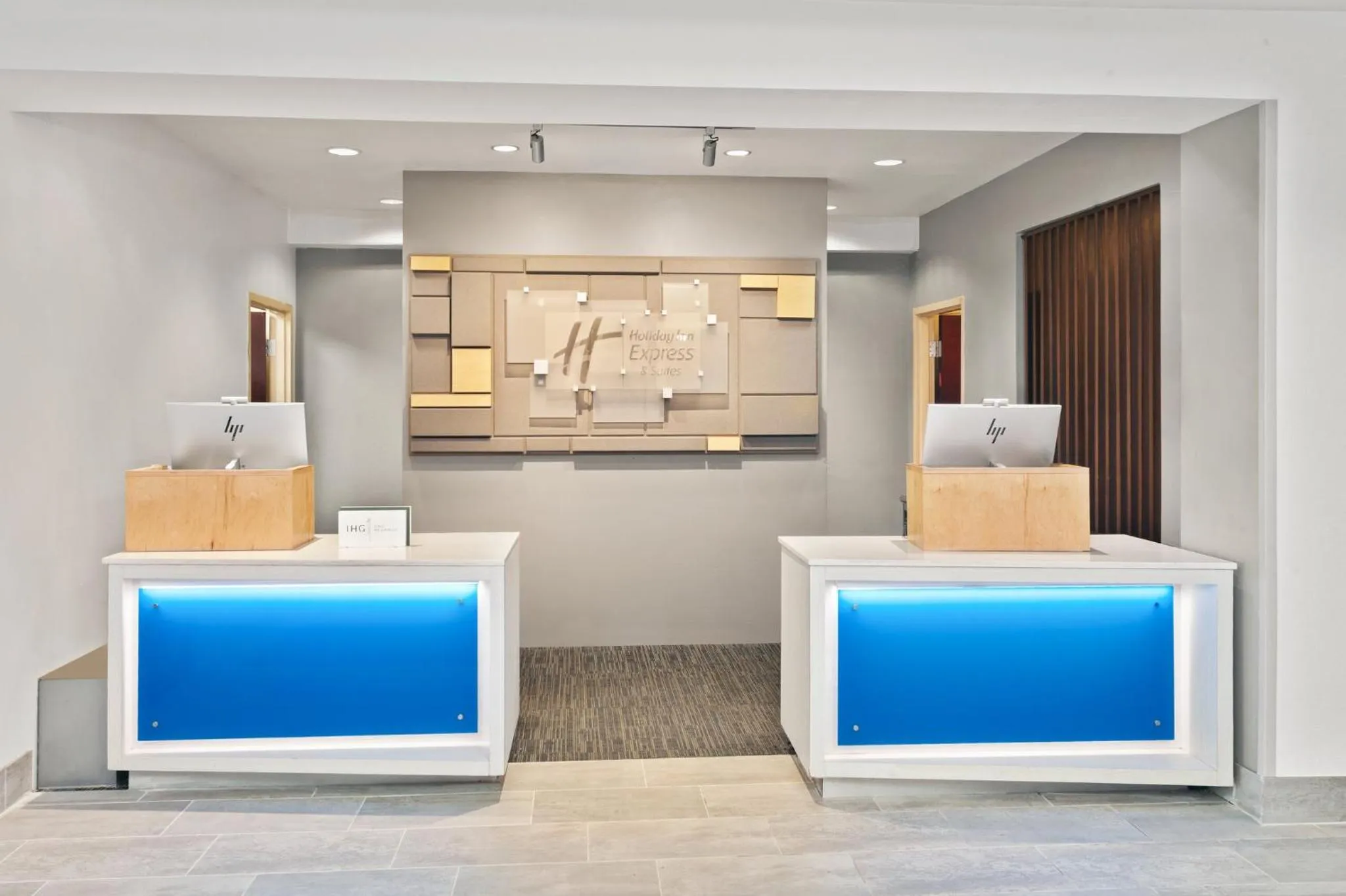 Property building in Holiday Inn Express & Suites Chicago West-O'Hare Arpt Area by IHG