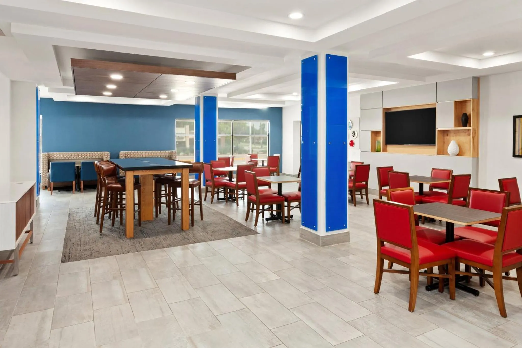 Property building in Holiday Inn Express & Suites Chicago West-O'Hare Arpt Area by IHG